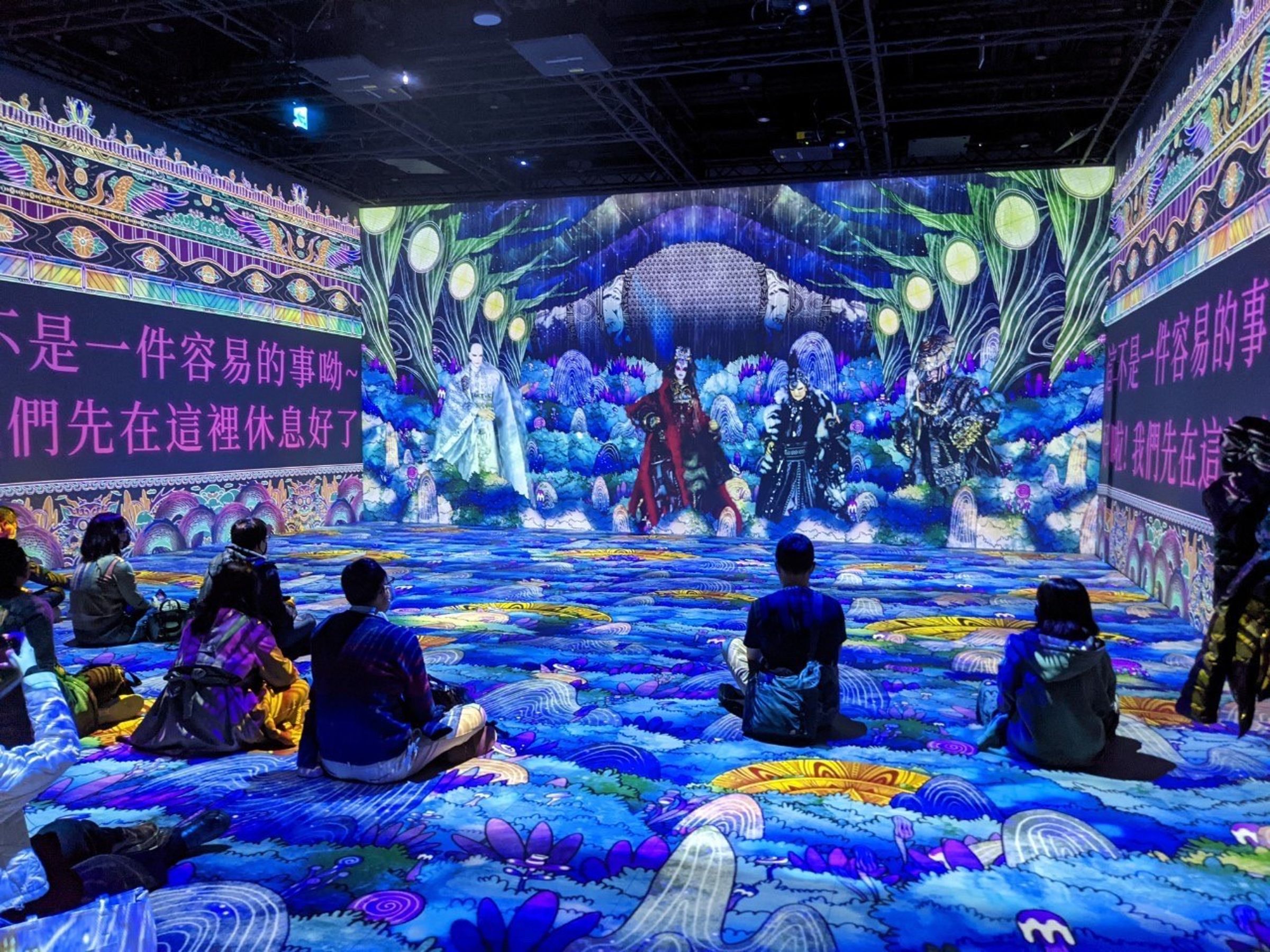 光點吉樹以台灣傳統布袋戲結合3D視覺影像、互動設計，打造《光電音造盤絲洞》。（光點吉樹提供）
