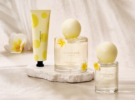 Jo Malone London經典雞蛋花香水限量回歸，同步推出香水與護手霜系列。（Jo Malone London提供）