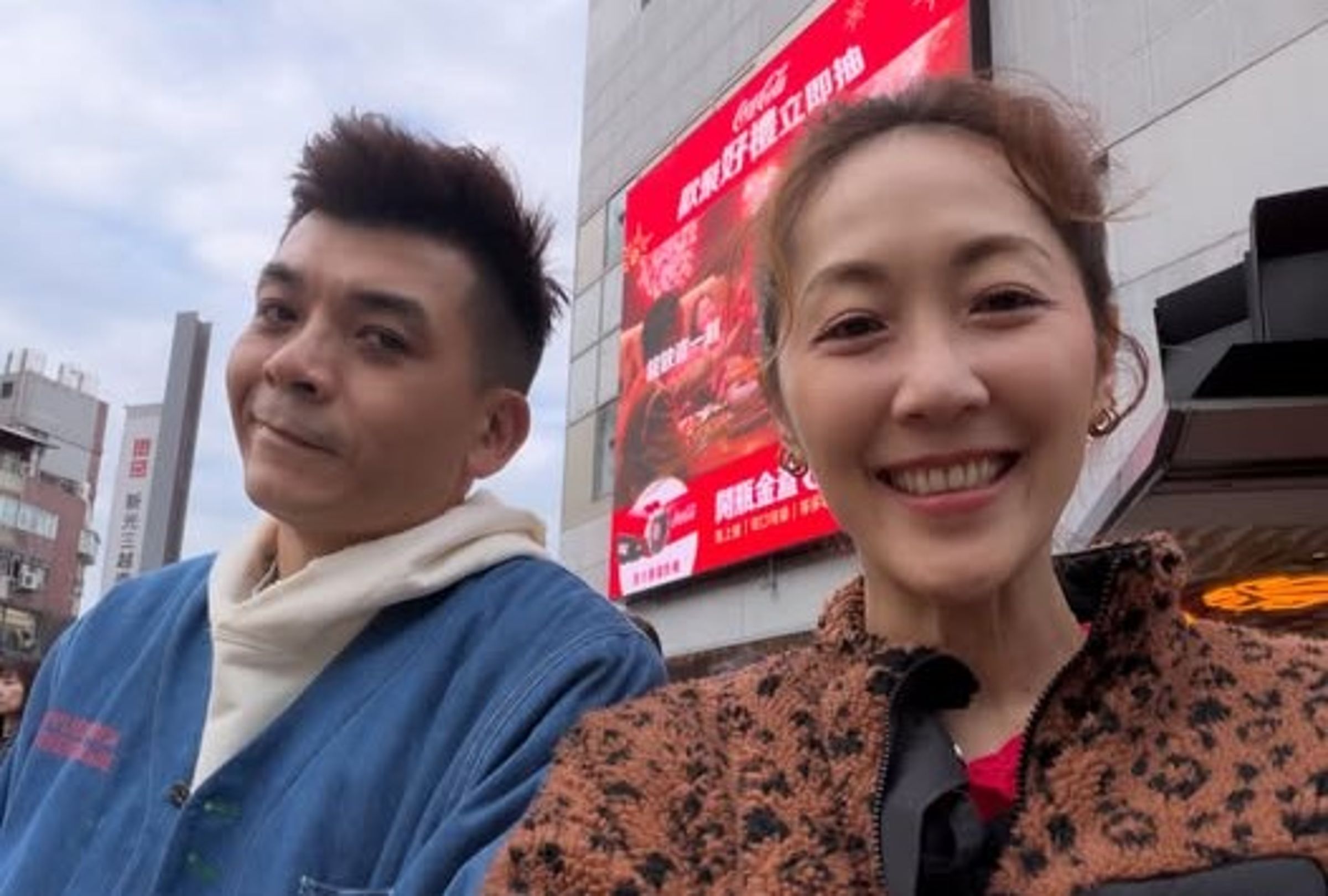 史丹利和老婆Gigi本月初去日本時他的裡已經不太正常。(翻攝自臉書)