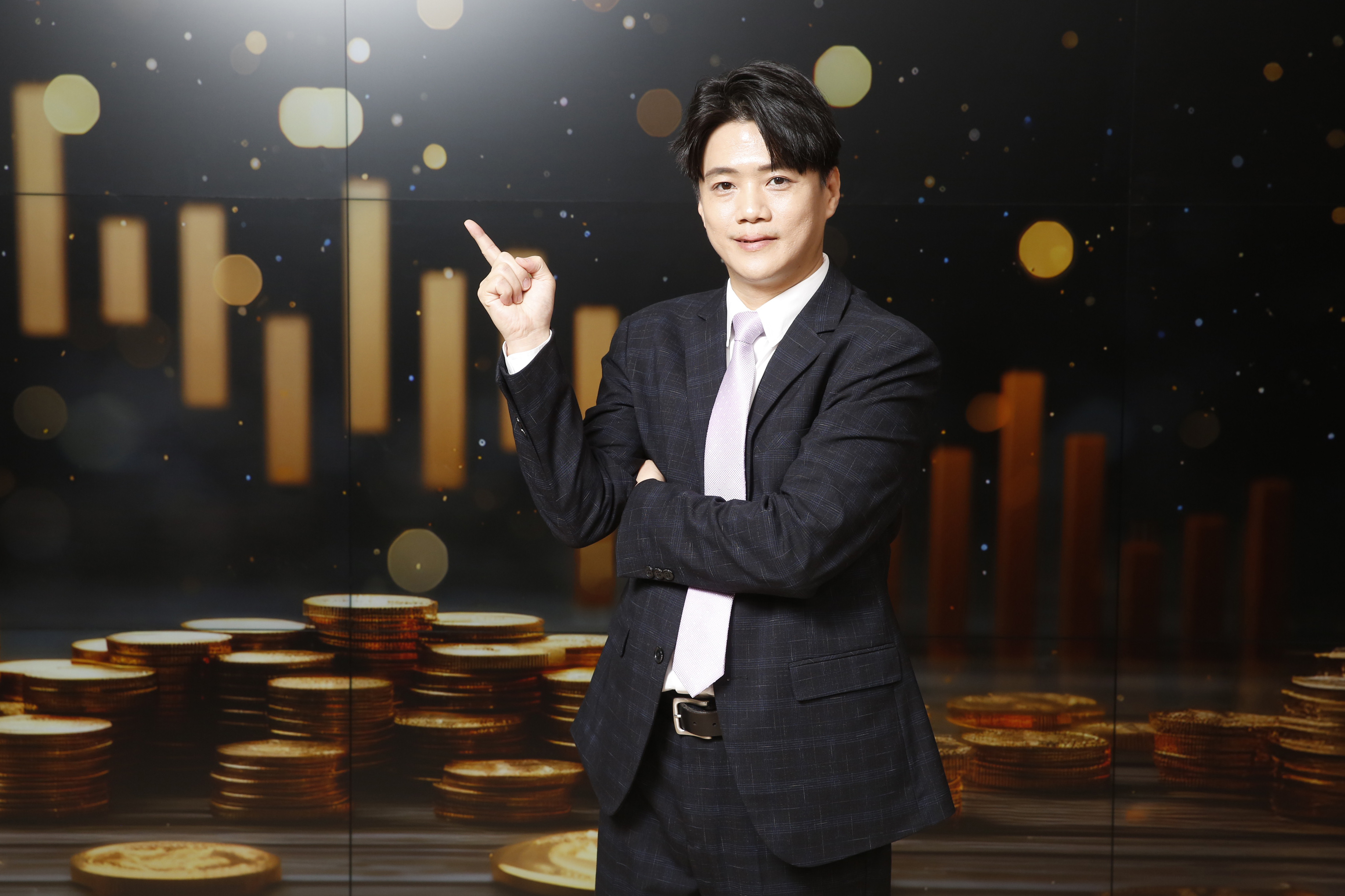 資深分析師陳智霖建議，震盪中抱緊優質股台積電，股價1800元以下是甜甜價。
