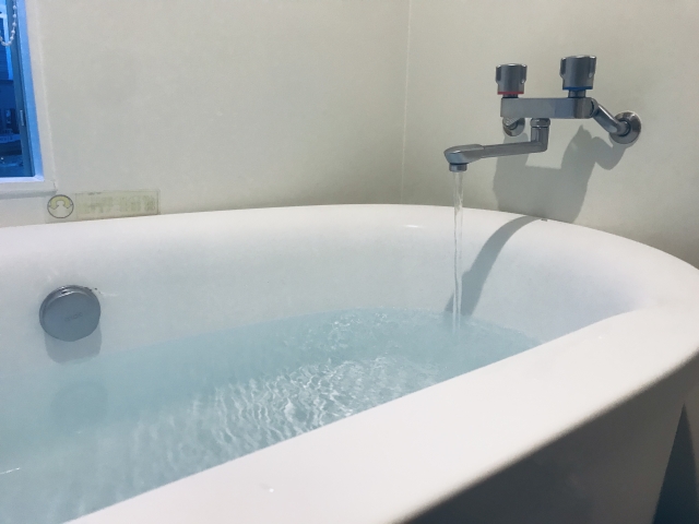 一名人妻分享老公獨特的「三角形洗澡法」，掀起大票網友關注。示意圖。（翻攝自photoAC）