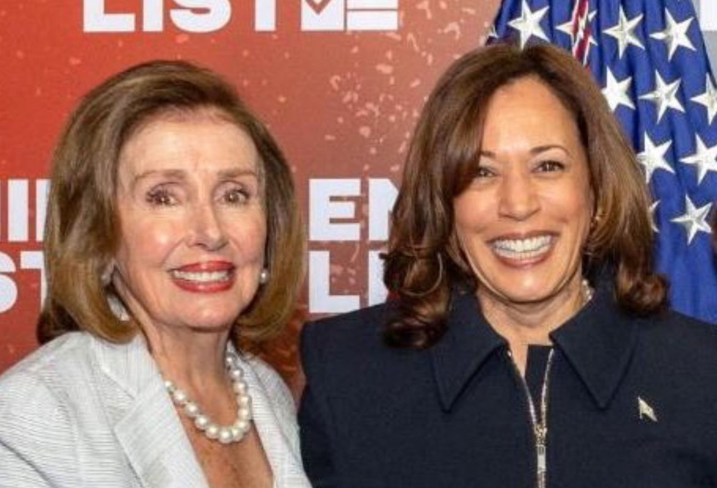 裴洛西22日在X平台曬出她與賀錦麗合照表態支持。(翻攝自X@TeamPelosi)