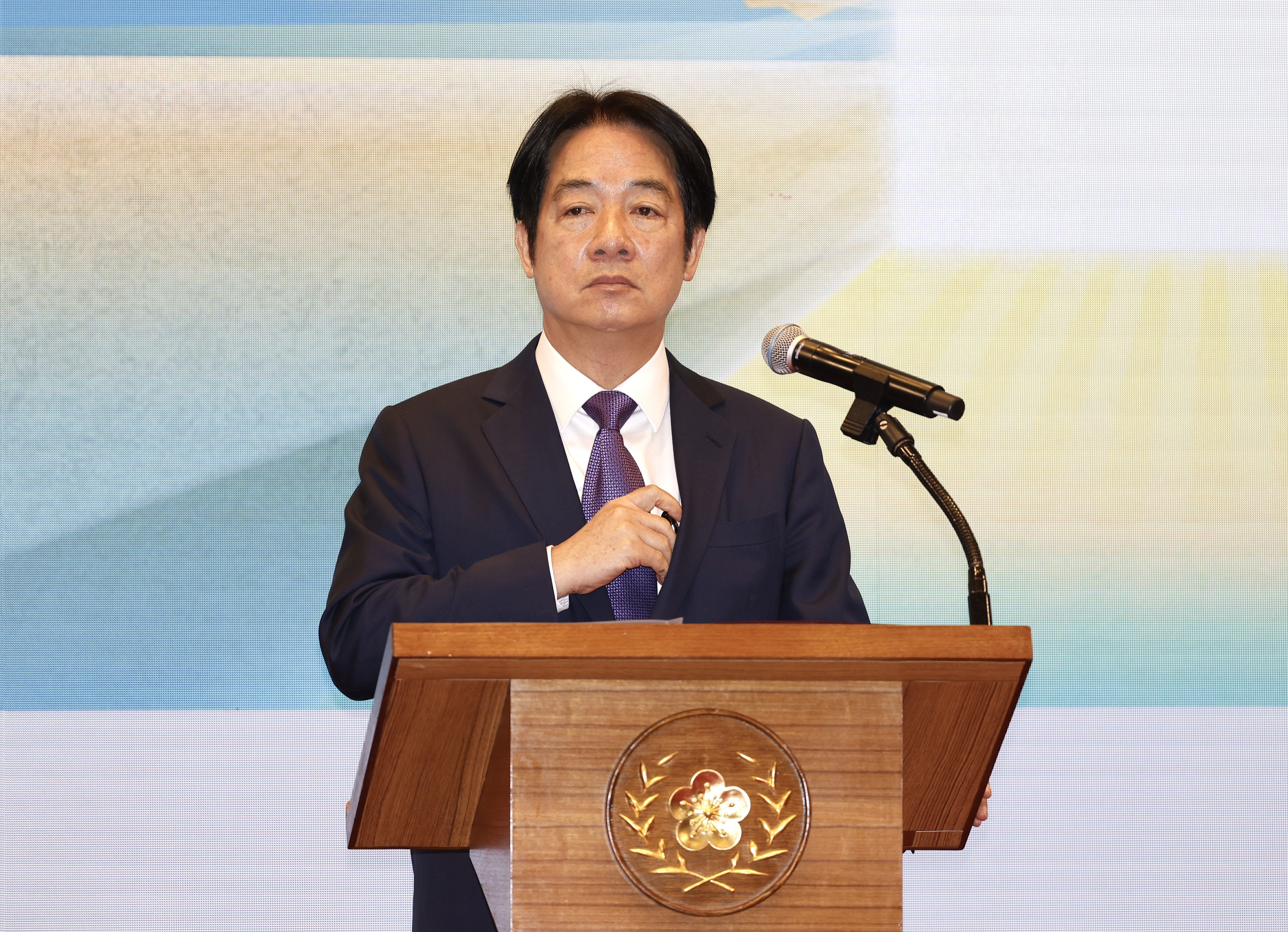 兼任民進黨主席的總統賴清德今在民進黨中常會定調尊重公民團體自主發起的罷免行動，並感謝柯建銘率領黨團。（本刊資料照）