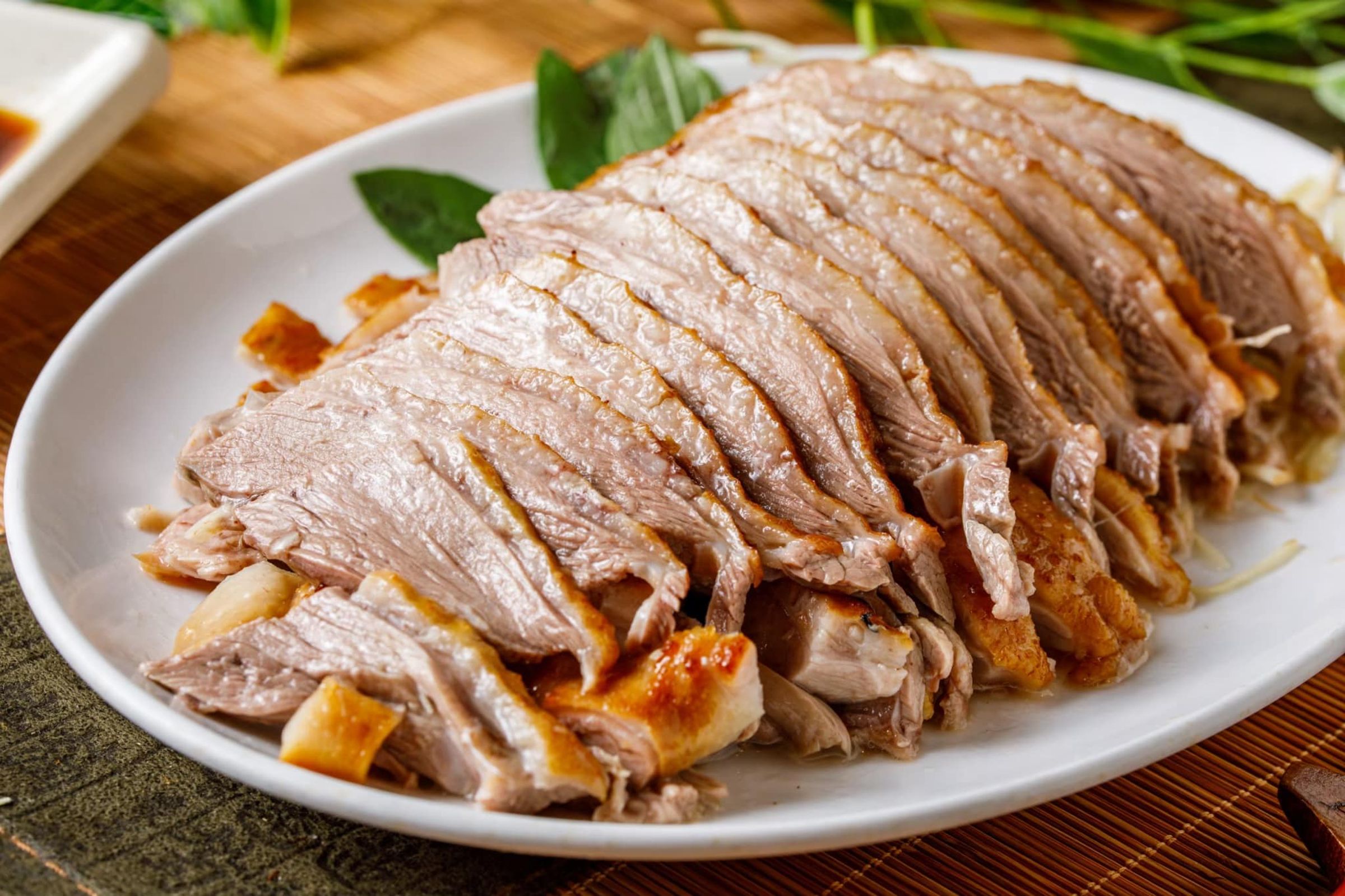 「阿城鵝肉」昨天釋出公告,宣布「招牌菜」半隻鵝從840元一口氣長至900元,其他鵝肉類、飯類及麵類都有部分調漲。(翻攝自阿城鵝肉臉書)