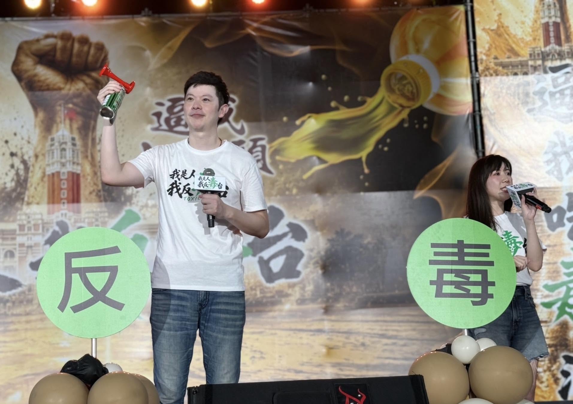李柏毅今天為了在急診室咆哮淚崩7次鞠躬道歉。(翻攝自李柏毅臉書)