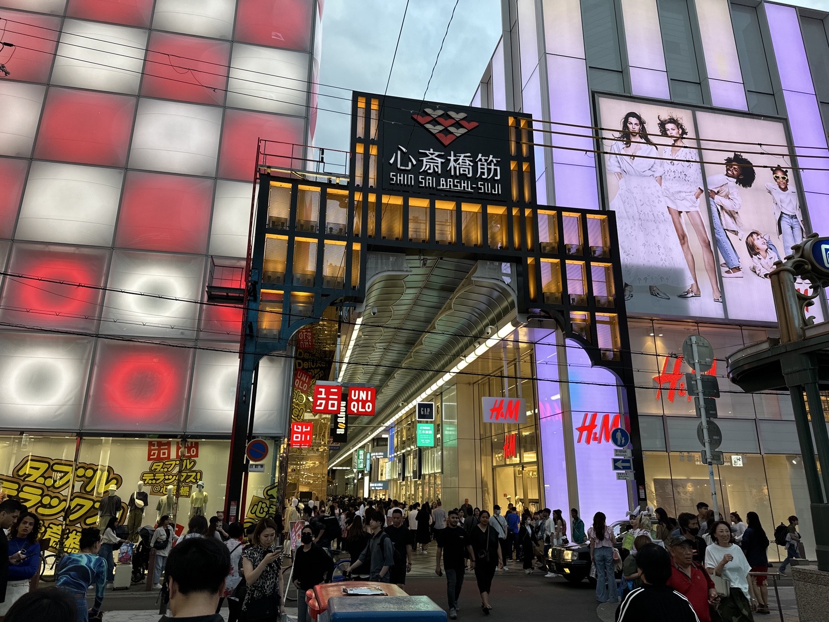 對於網友提到日本的UNIQLO幾乎都是觀光客在買，林氏璧分析，「到觀光鬧區的分店，因為擠滿了觀光客，我是日本人也會避免去這裡人擠人呀。」