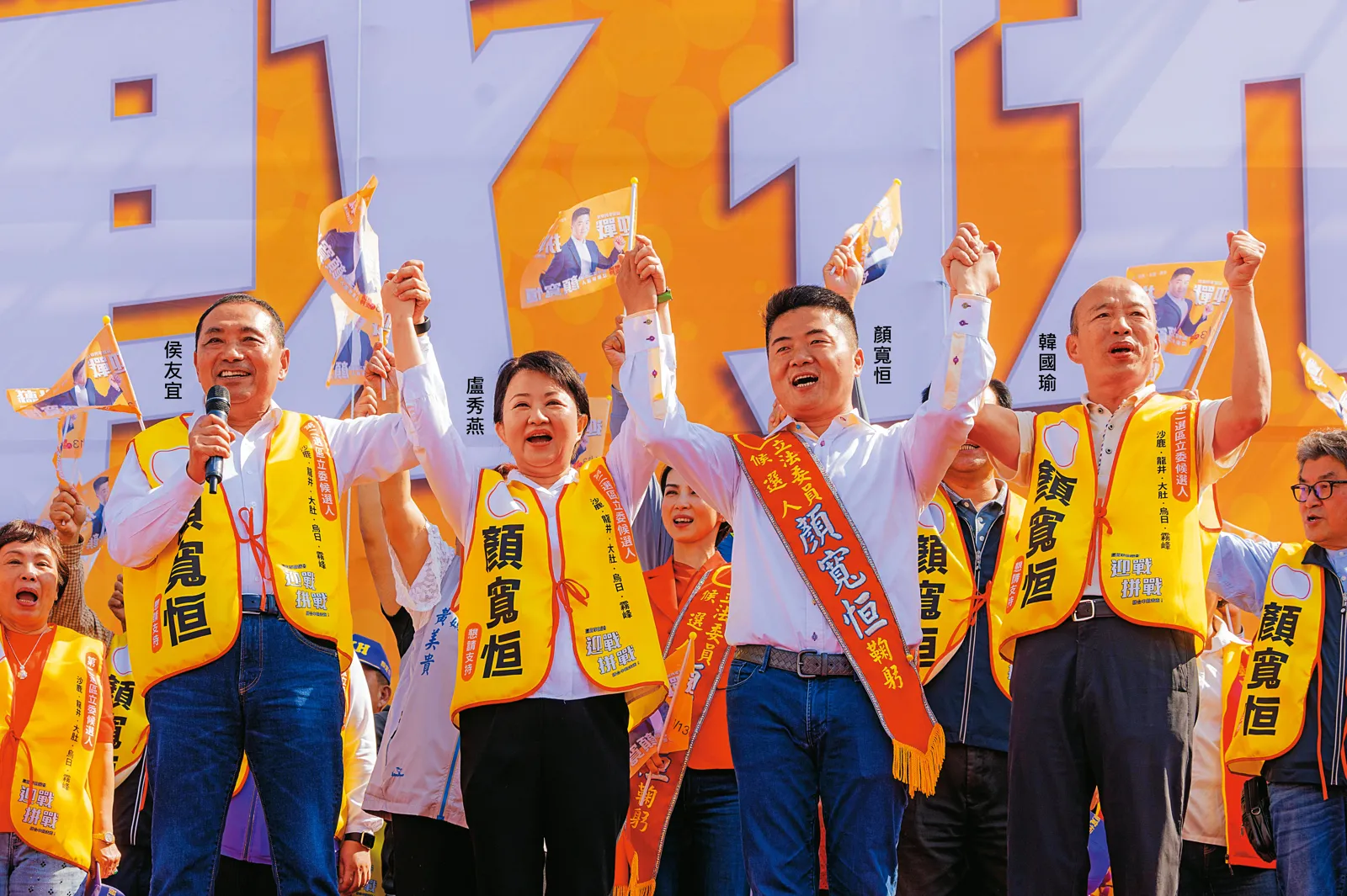 在台中市長盧秀燕等人的拉抬下，國民黨看好顏寬恒等人有望當選區域立委，進入國會。（侯友宜團隊提供）