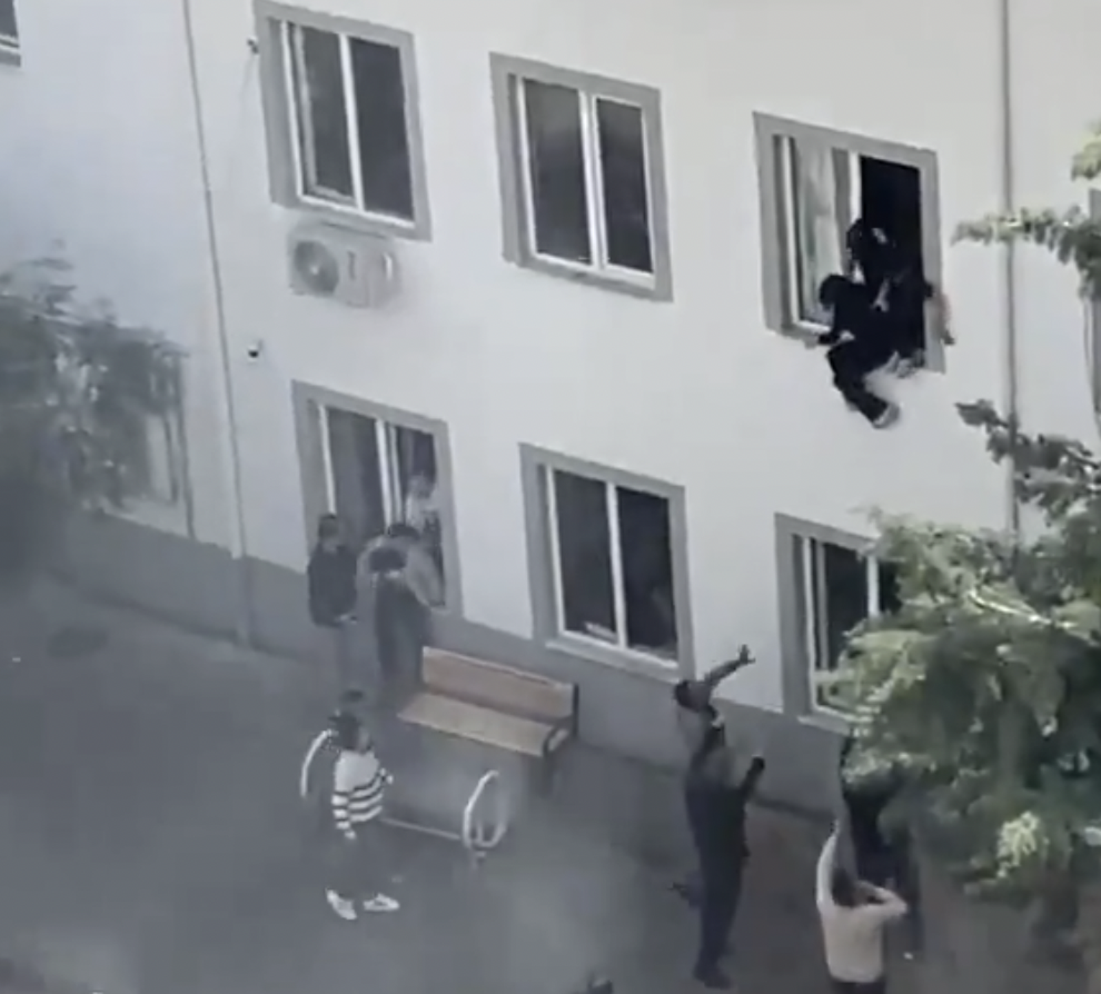 土耳其連2天爆校園槍擊! 學生拿槍「衝教室亂掃射」釀9死13傷