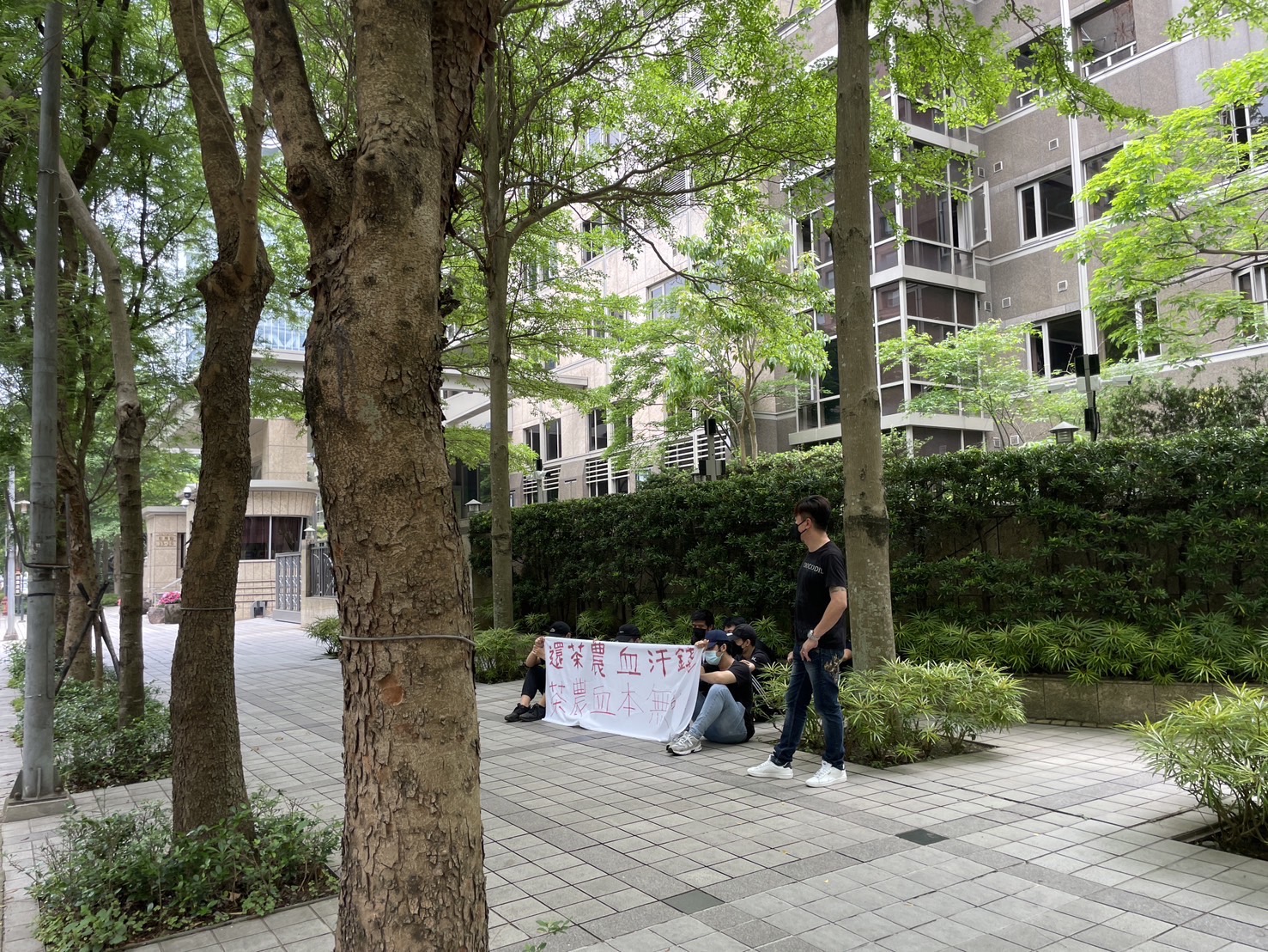 去年6月郭台銘允諾收購茶葉,協助行銷農產品的政策牛肉也出現爭議。(讀者提供)