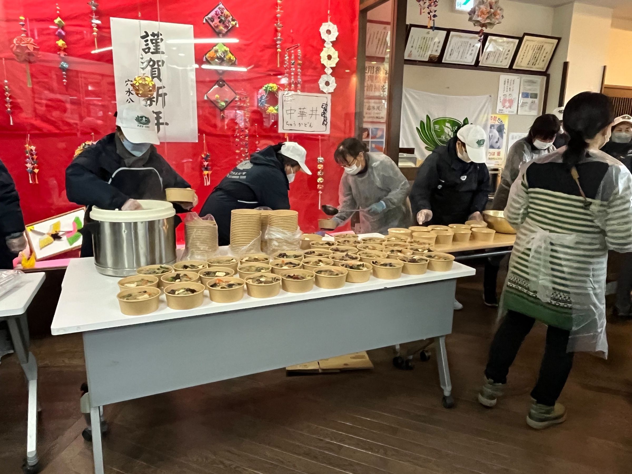 慈濟日本分會13日在石川縣穴水町提供約300人份熱食發放。（慈濟基金會提供）