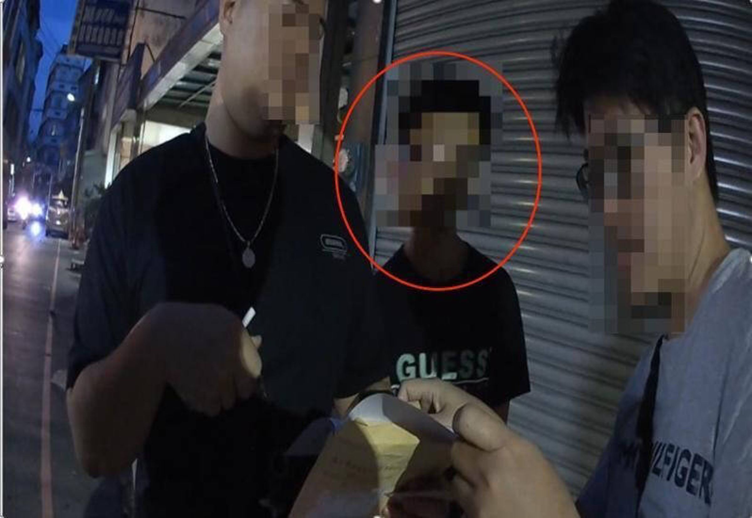 警方在逢甲商圈附近一個小套房,逮捕車手陳嫌。(翻攝畫面)