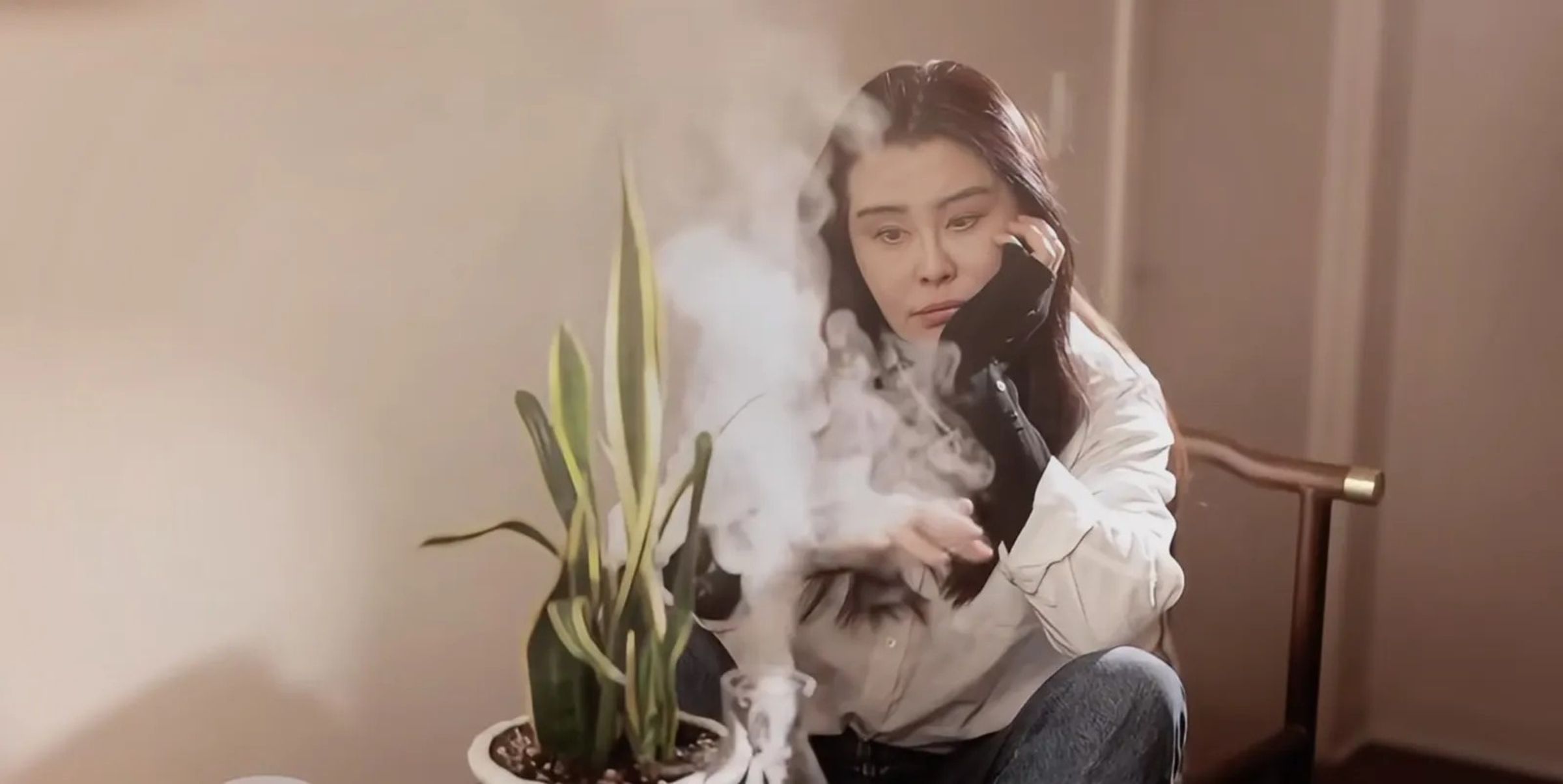 在溫哥華開設艾灸館，王祖賢考取證照，開業初期親力親為，不僅服務客人還附送合照。（翻攝自小紅書）