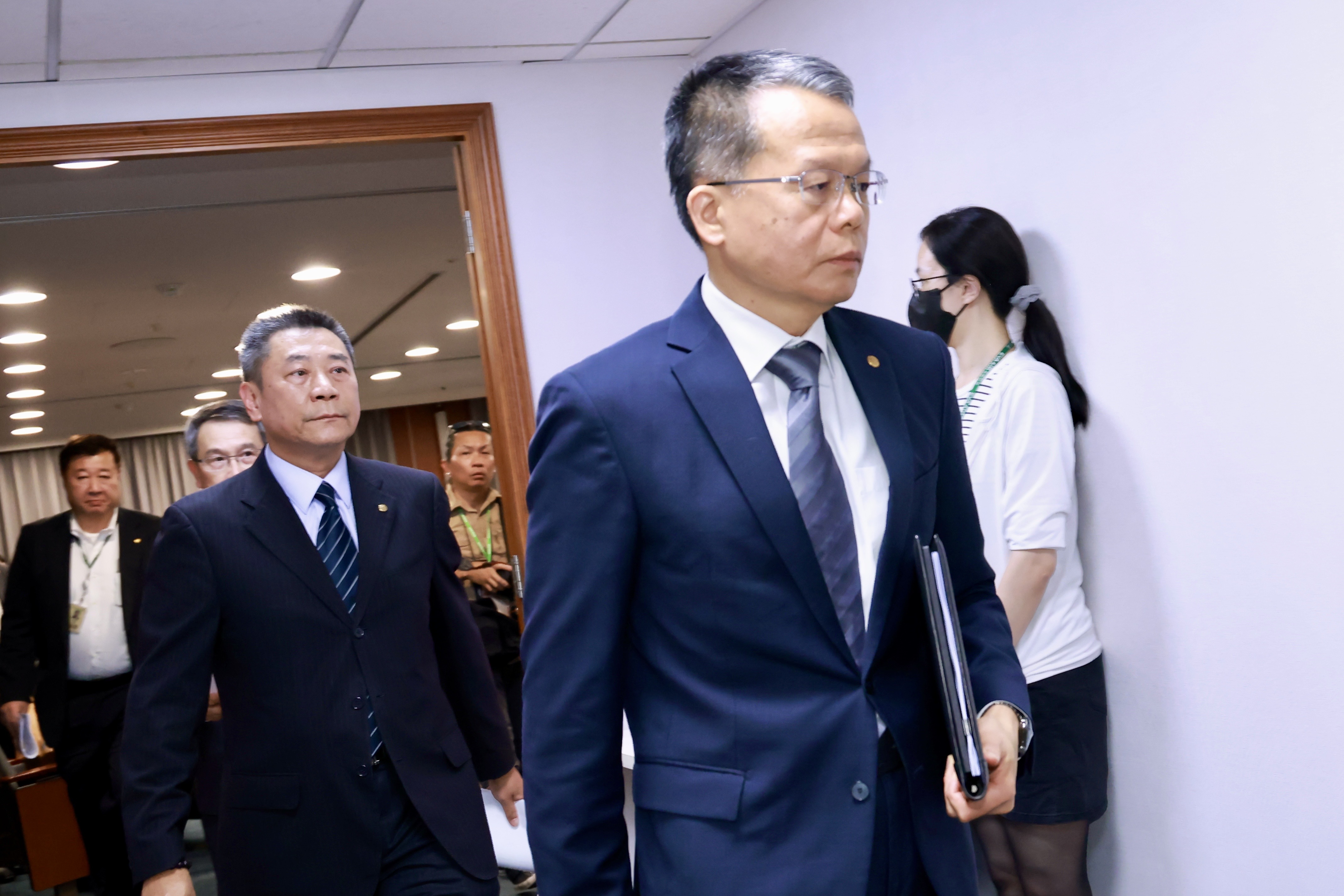 長榮航空今（17）日召開記者會，承諾將以更高的標準，打造一個讓所有同仁都能更安心、健康的工作環境。