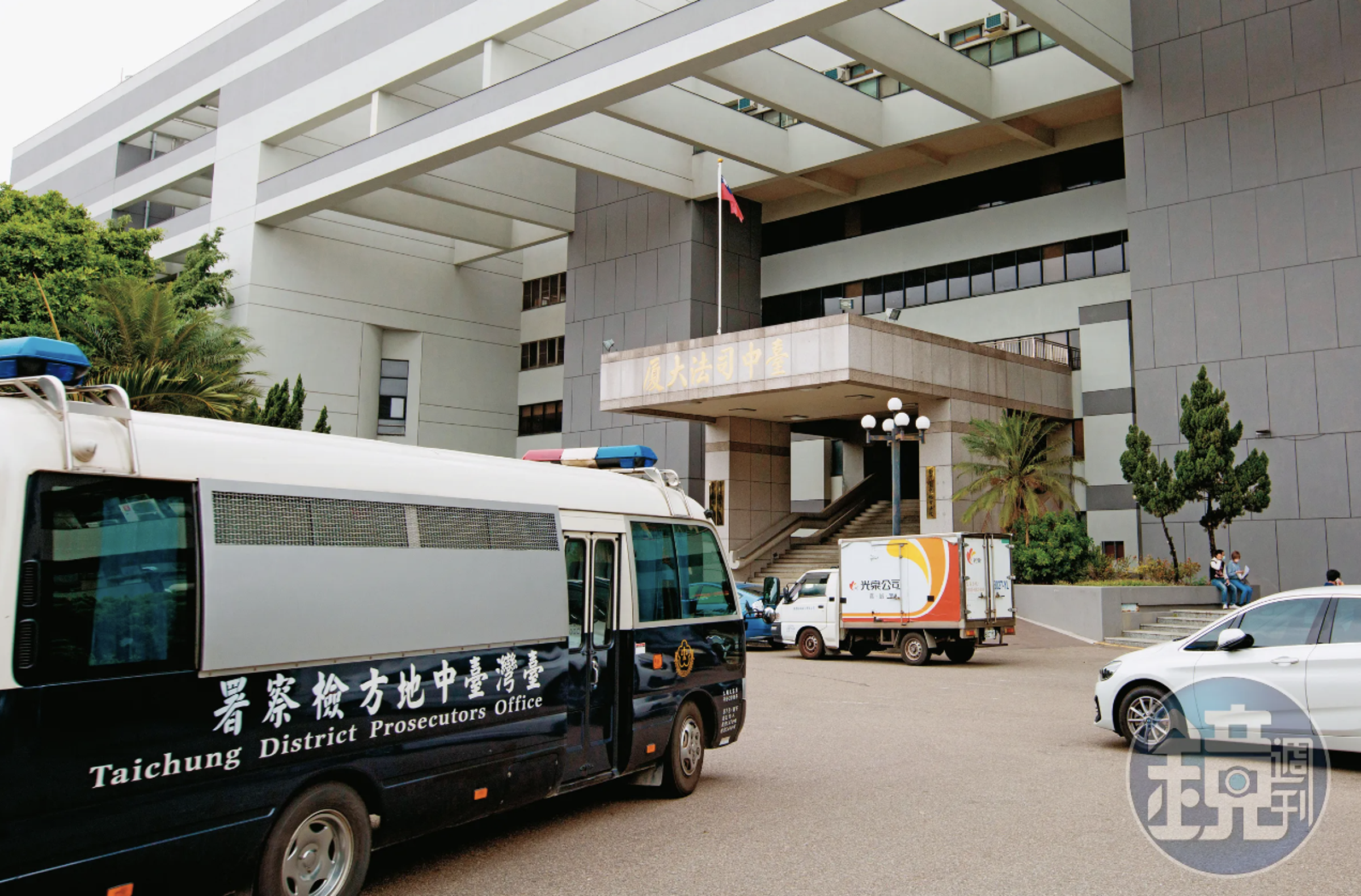 中部近百名大學生遭「無卡分期」話術買3C產品,事後驚覺遭詐,台中地檢署將2名嫌犯帶回,釐清相關案情。(本刊資料照)