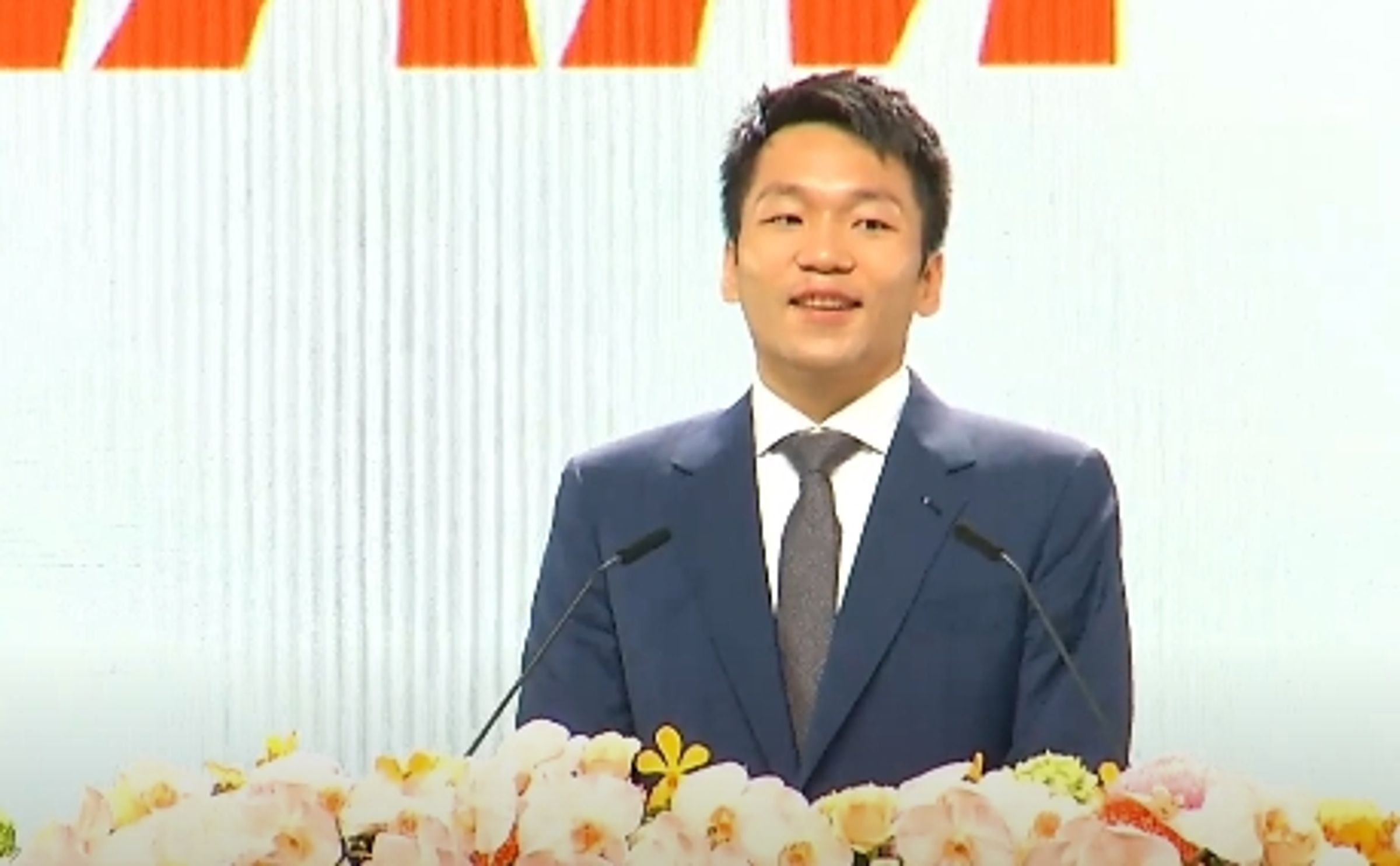 李洋擔任首位運動部長。(取自行政院直播)