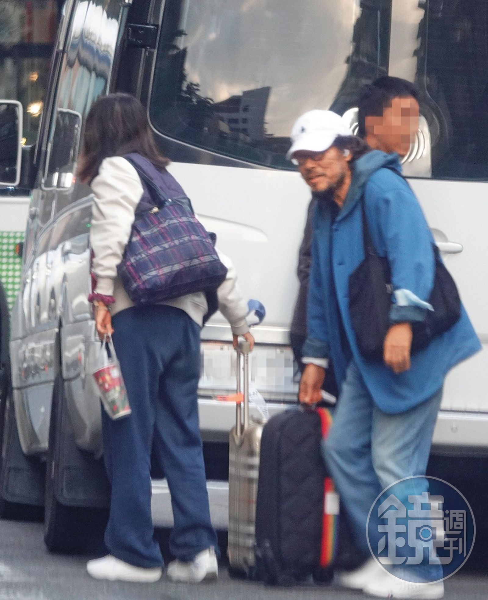 12月11日16：13，兩人和友人上車後，一同回到位於台北天母的住處