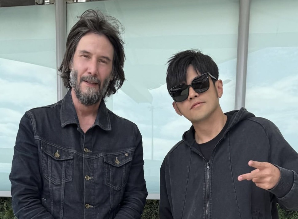 周杰倫（右）和基努李維同框。（翻攝周杰倫IG）