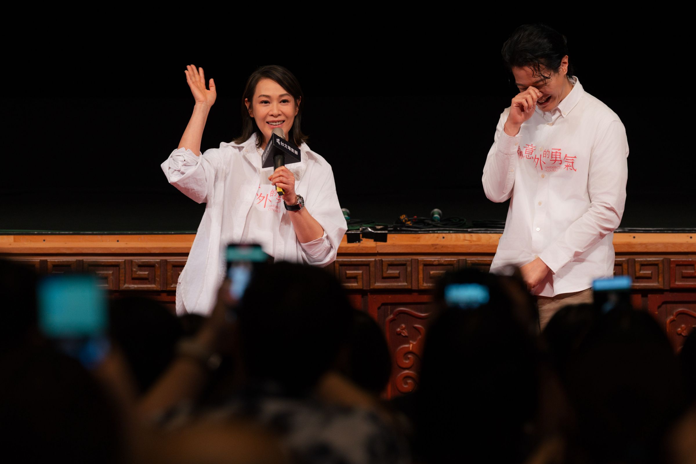 劉若英(左)與薛仕凌(右)在電影《我們意外的勇氣》中有不少對手戲。(壹壹喜喜提供)