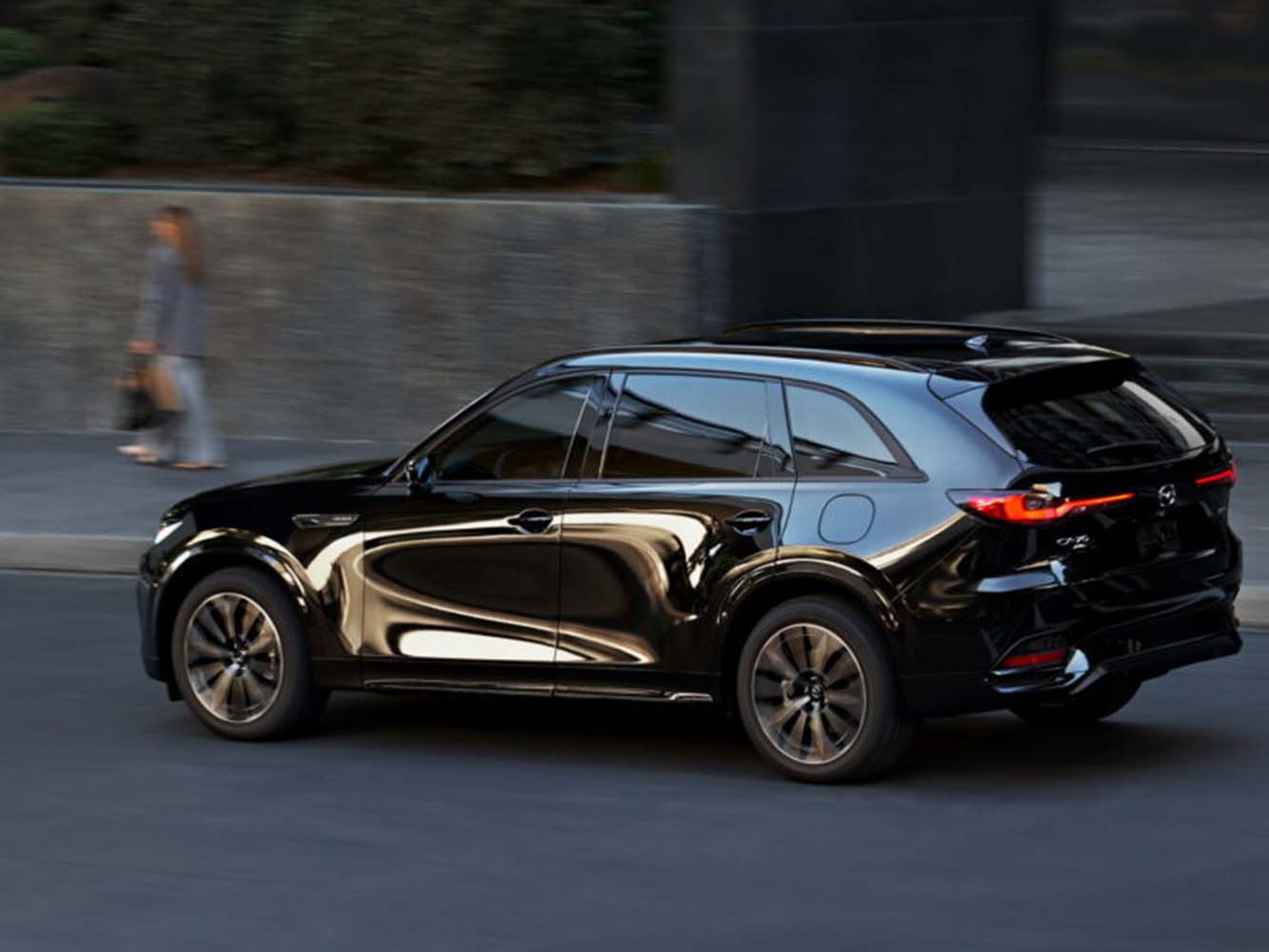 CX-70帶有與CX-90雷同的外觀設計。