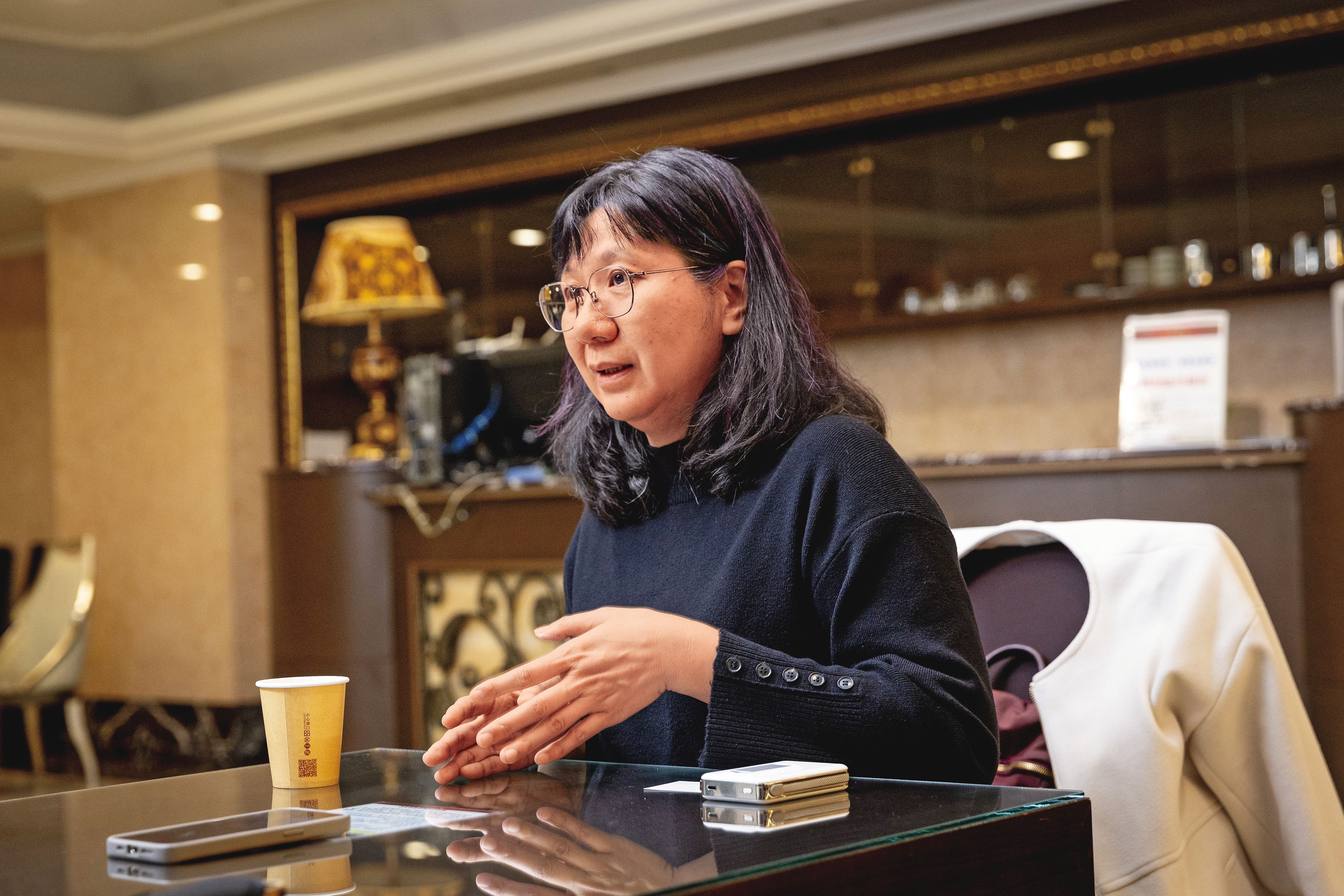 臨床心理師陳以儒建議成人和幼兒都需處理創傷，重建心理韌性和安全感。