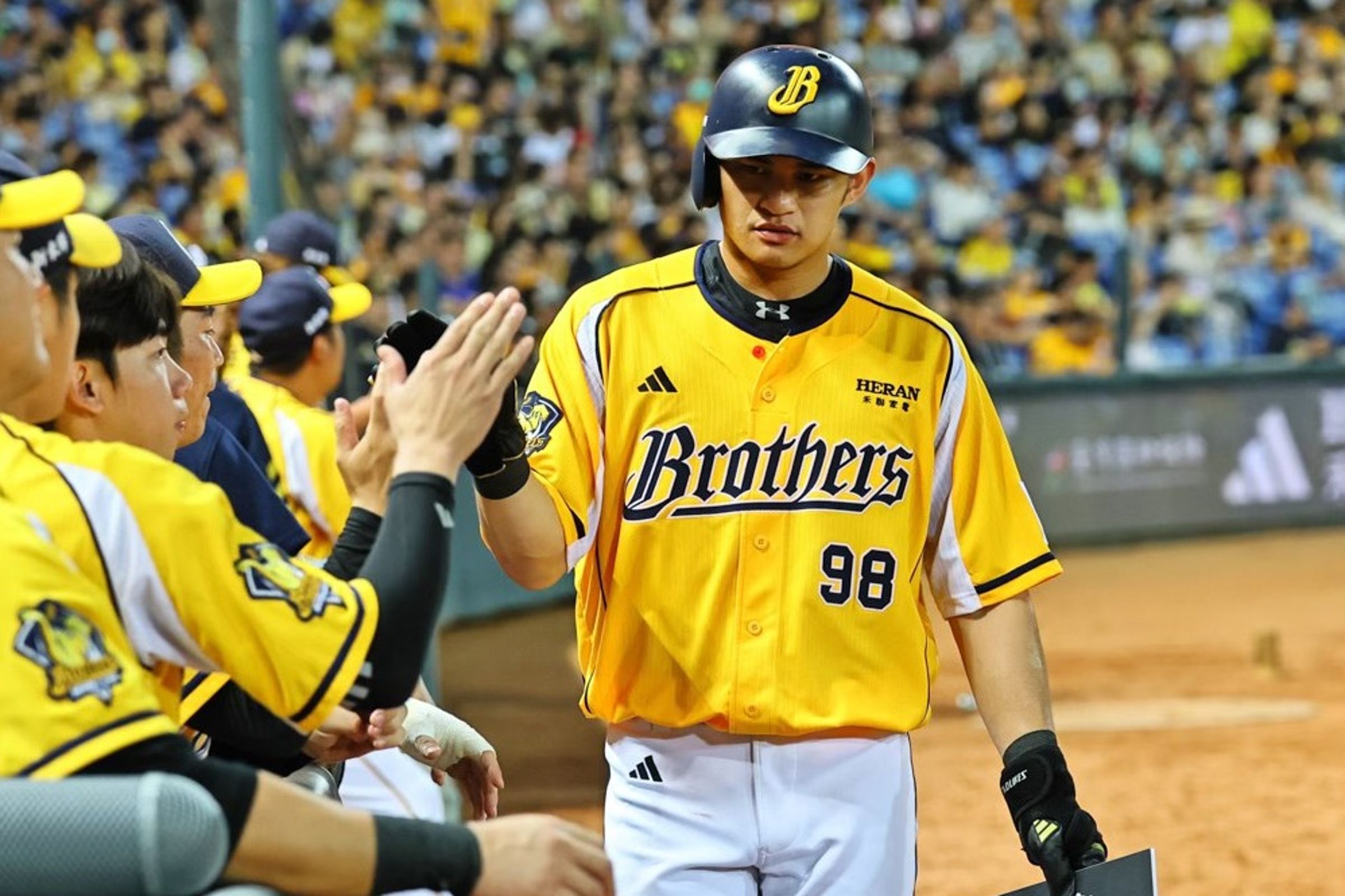 中職岳家三兄弟發布聯合聲明與欠債的妹妹切割。(翻攝自兄弟Fans Club臉書)