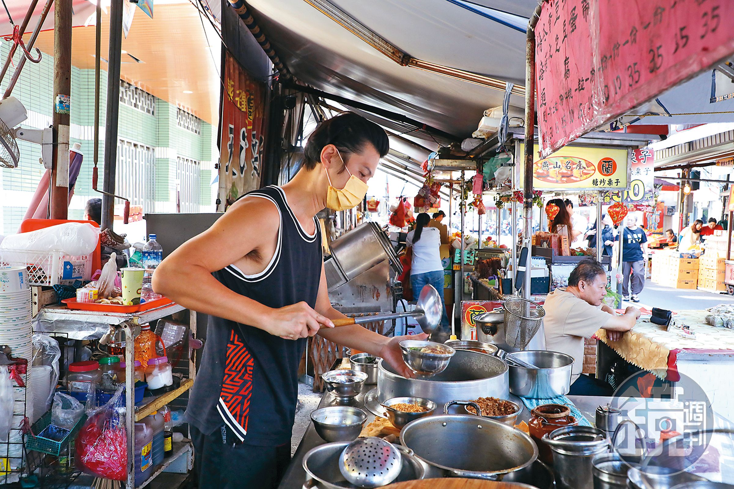 「第三市場大麵焿」能吃到台中獨有的大麵羹。