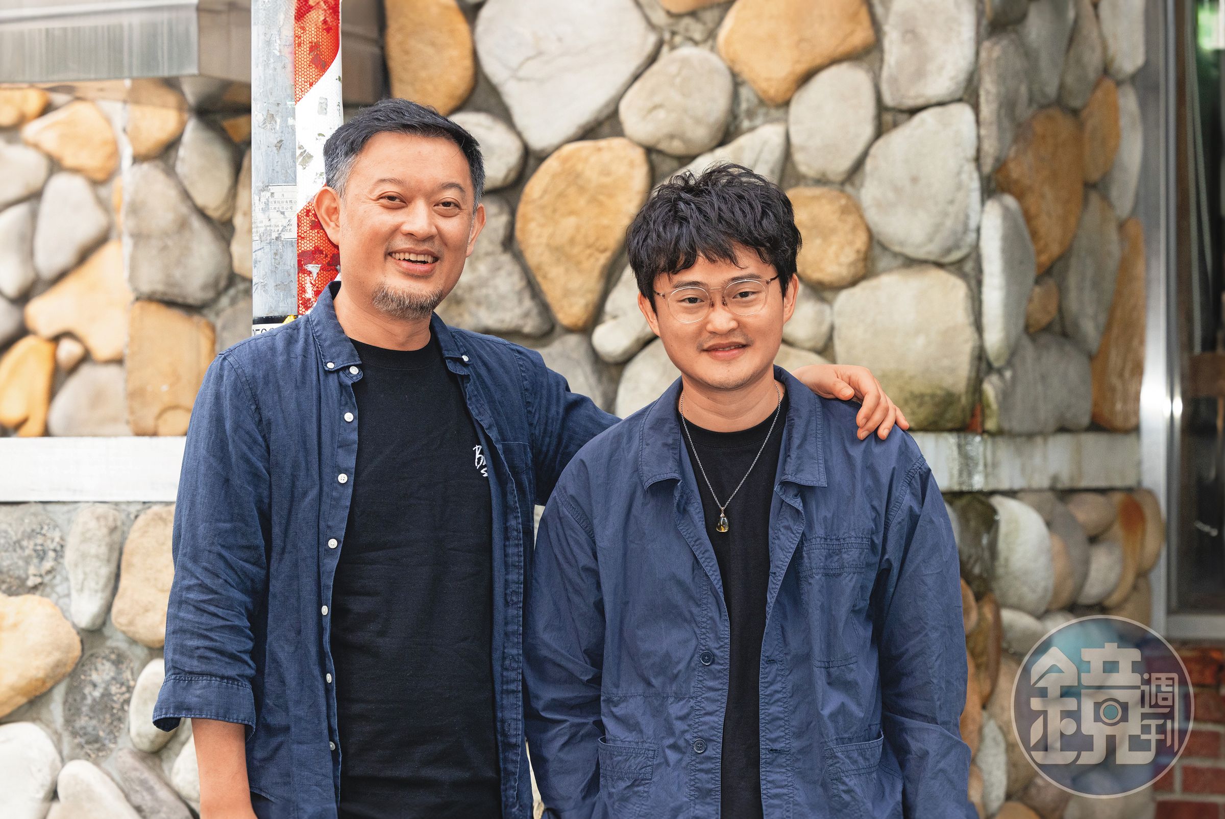導演謝駿毅（左）與視效總監嚴振欽（右）合作將漫畫家伊藤潤二作品轉化為真人影集。
