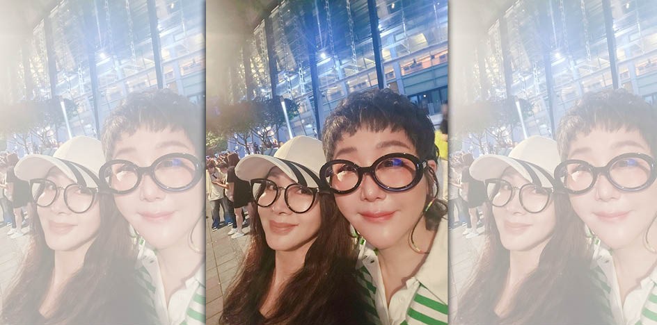 陳美鳳（左）昨和藍心湄（右）看GD演唱會。（臉書）