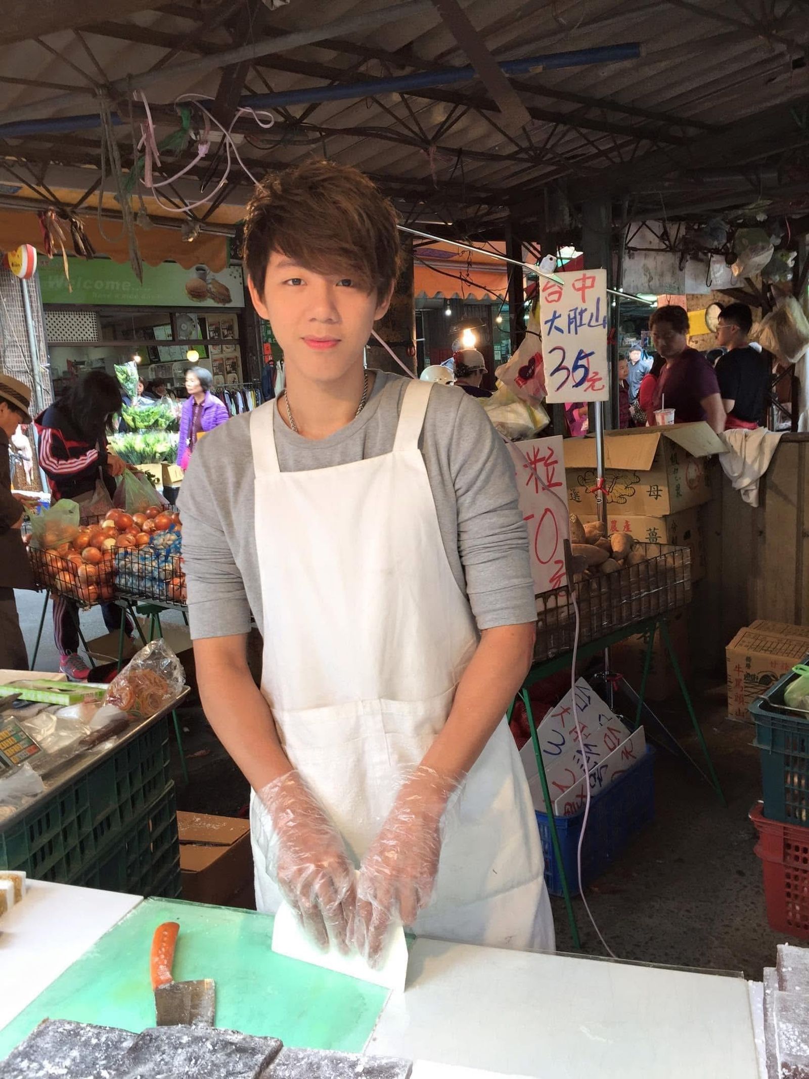 涼糕哥(游勝綸)經營涼糕生意有聲有色。(翻攝自游勝綸臉書)