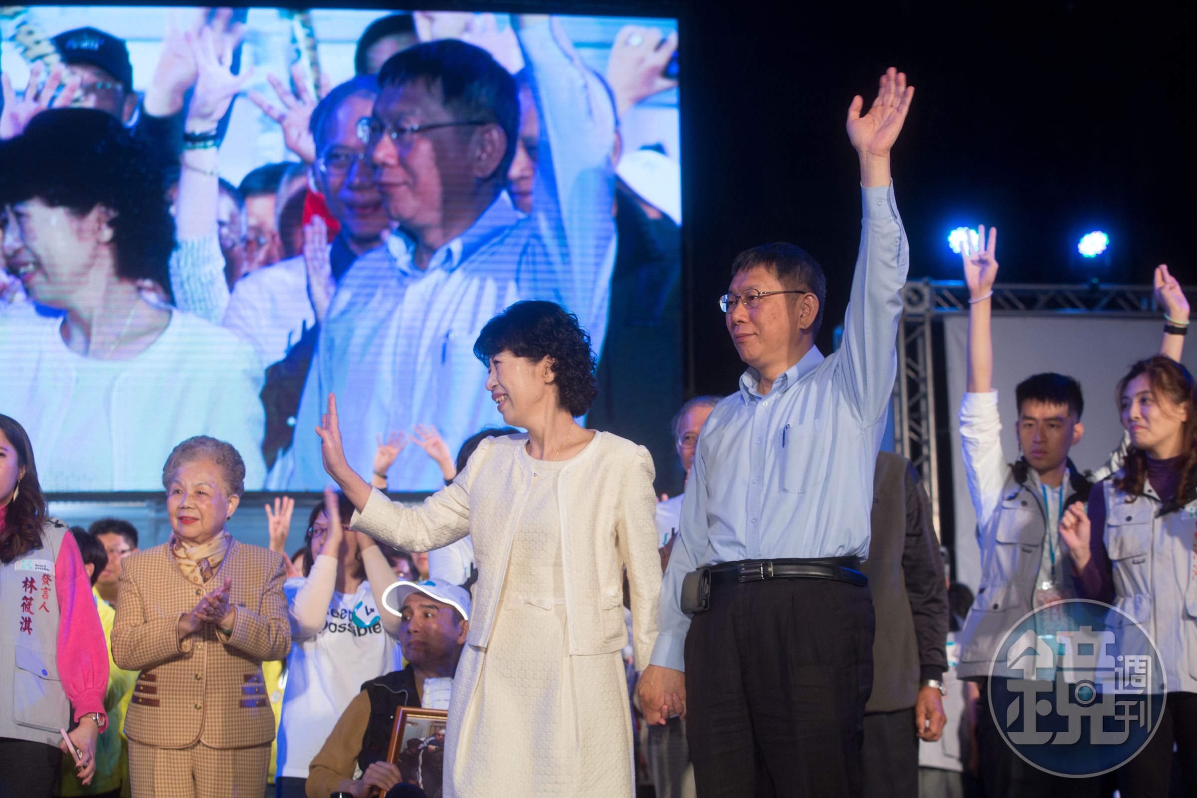 民眾黨總統候選人柯文哲搶到「選前之夜」明年1月12日的凱道路權;圖為柯文哲2018年的選前之夜。(本刊資料照)