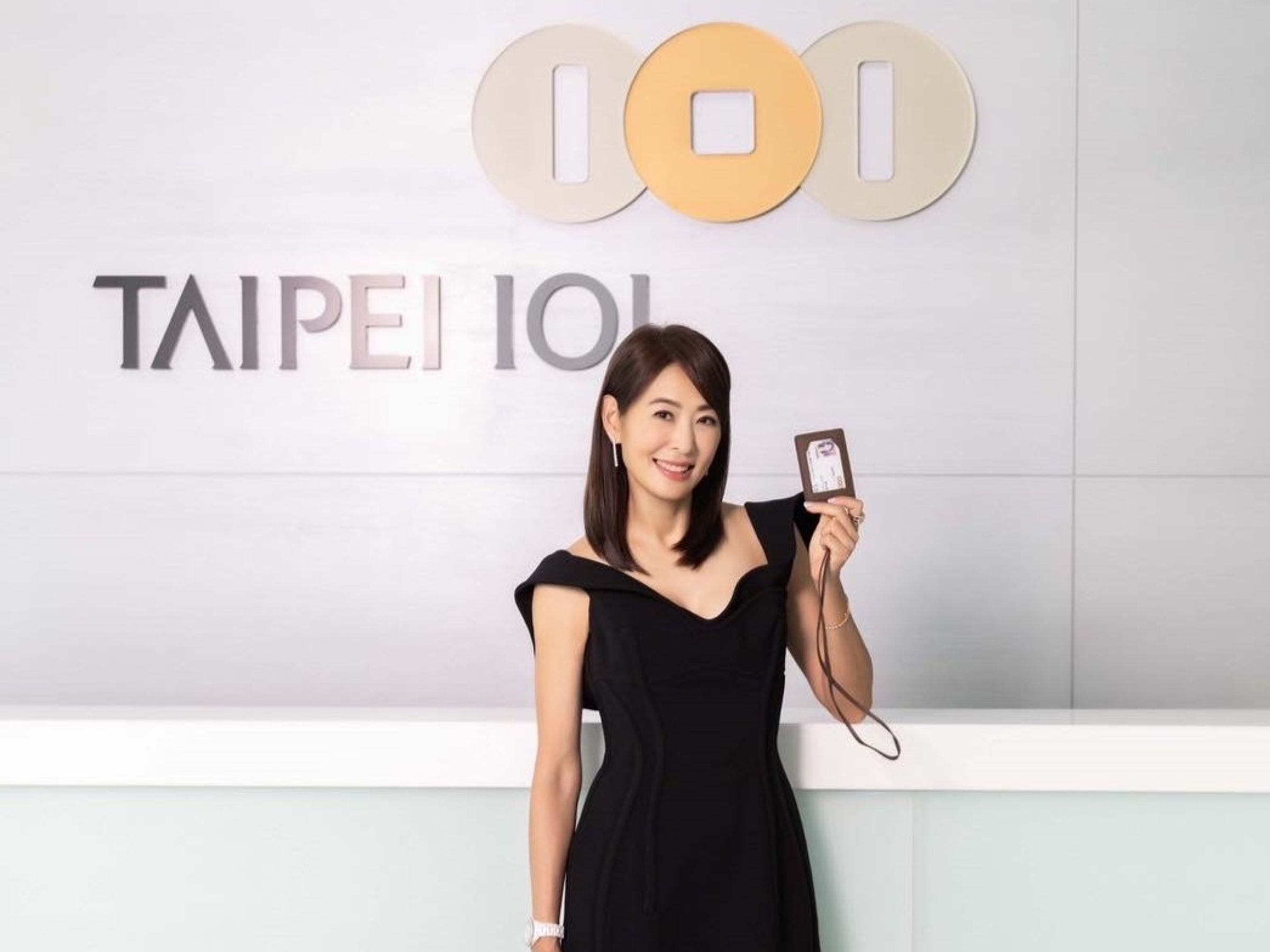 台北101董事長賈永婕表示101將如期準備跨年煙火。（翻攝臉書）