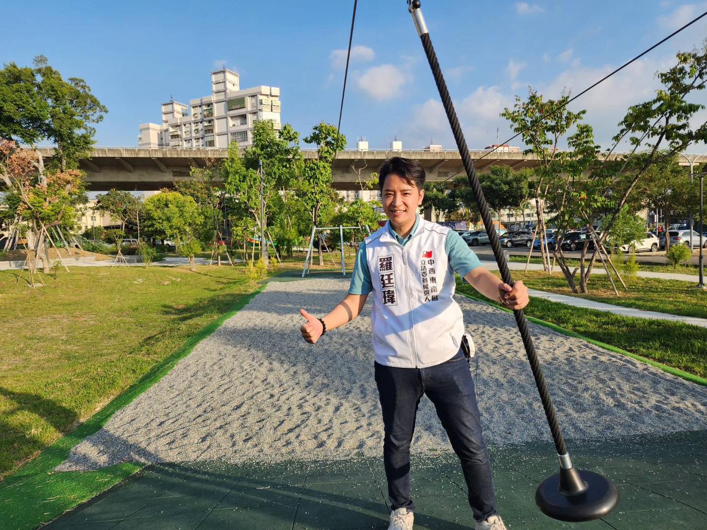 羅廷瑋留言回覆:「我的規則就是由父母去定義乖寶寶」,但還是引起網友批評。(翻攝自羅廷瑋臉書)