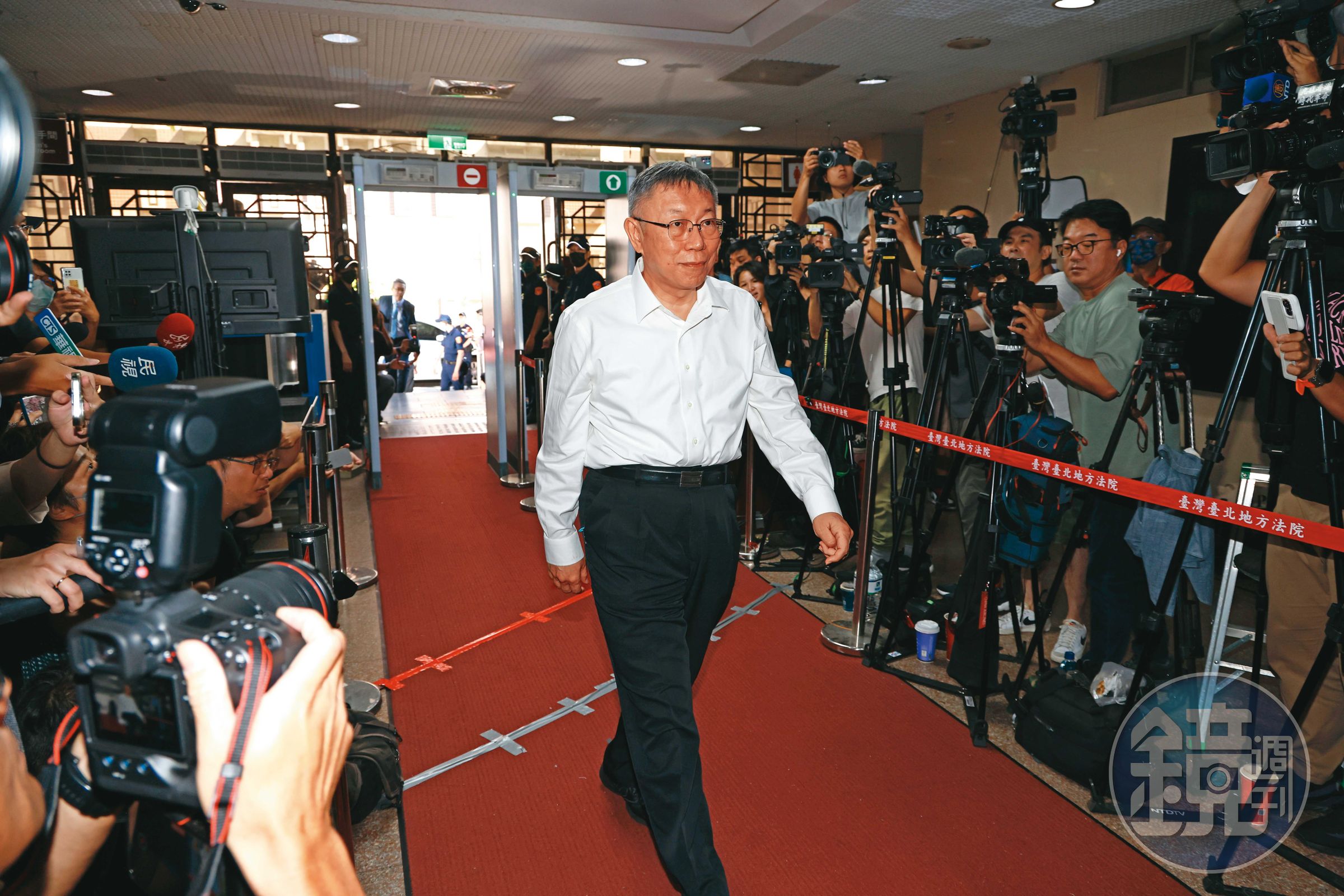 自參選台北市長，柯文哲從政10年來樹敵無數，如今許多迴旋鏢返還自身。