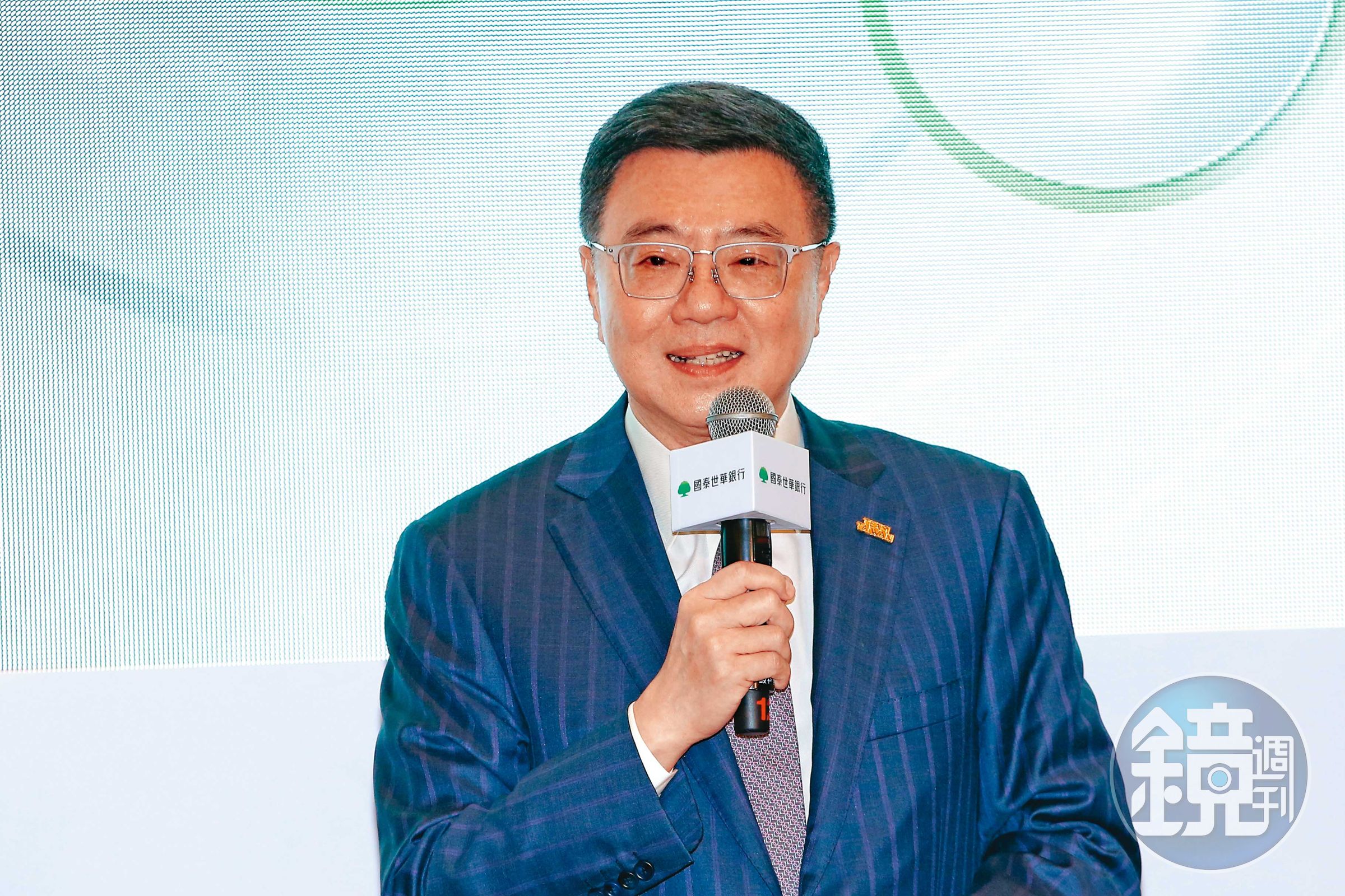 行政院長卓榮泰說，中央政府約聘或外部派遣人力，地板薪資將比法定最低工資多1成。
