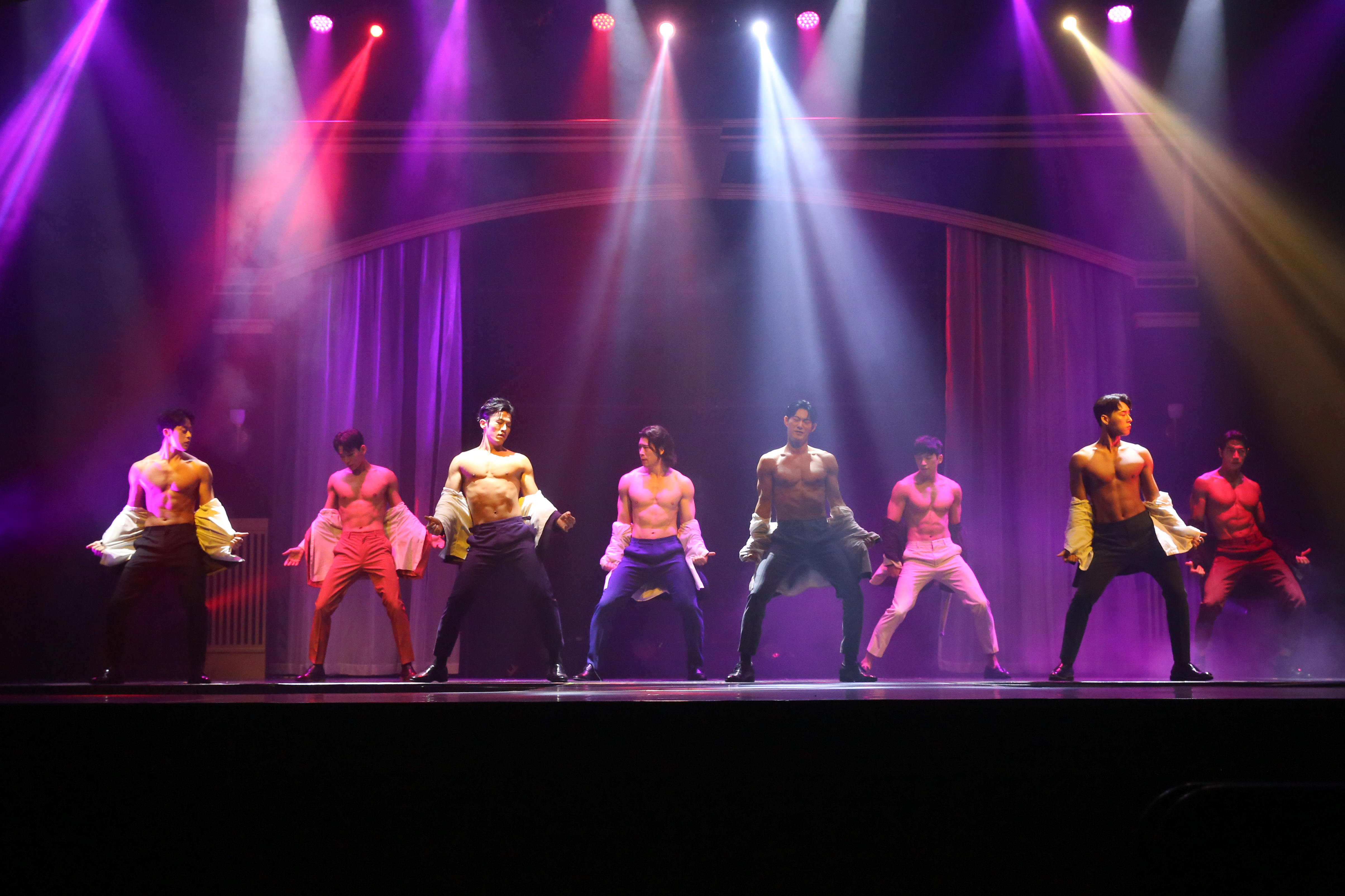 韓國猛男秀《WILD WILD》再度來台演出，8位猛男今天在彩排記者會帶來精彩表演片段。