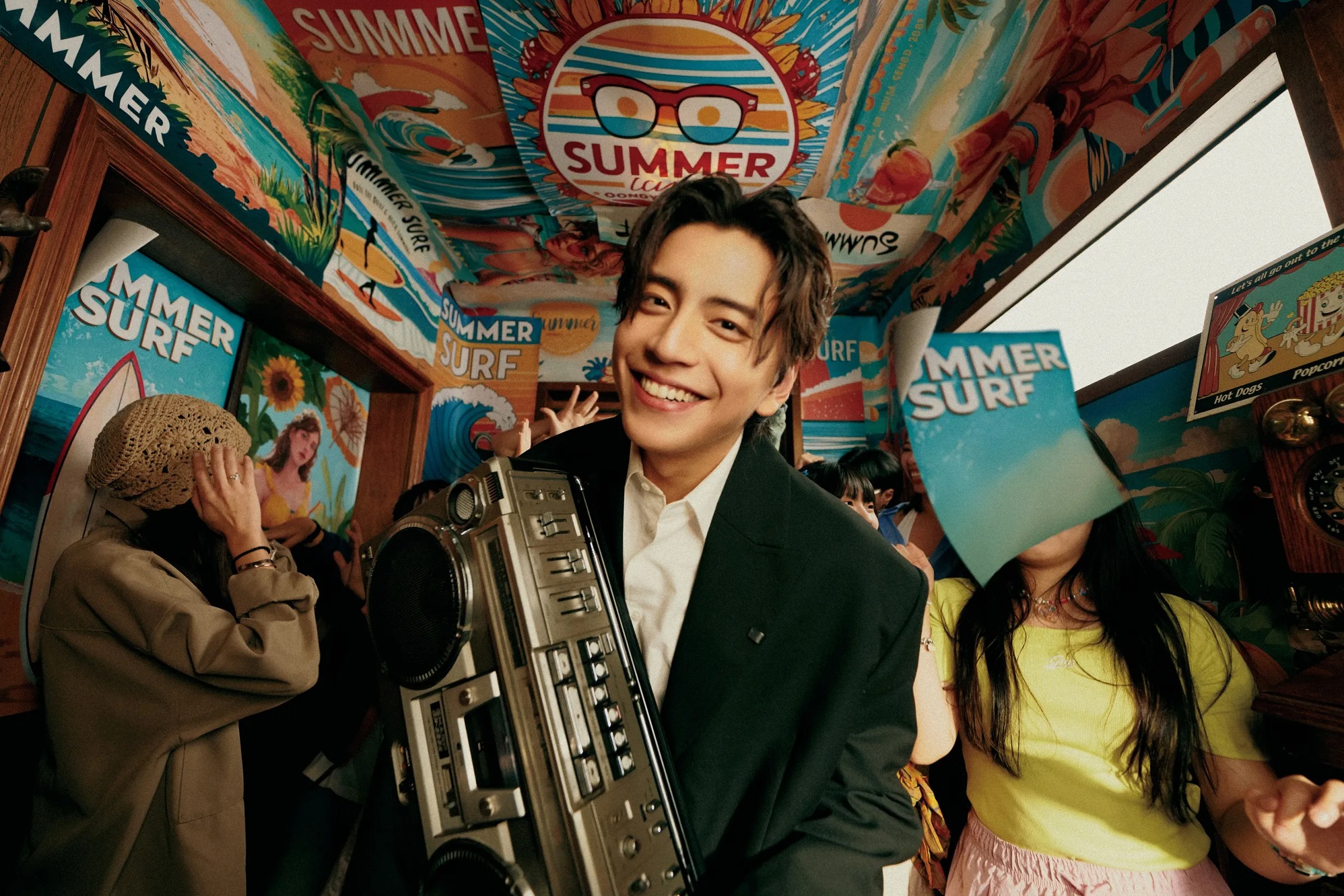 男星王大陸涉逃兵遭逮捕！刑事局幹員帶回偵辦。（資料照片）