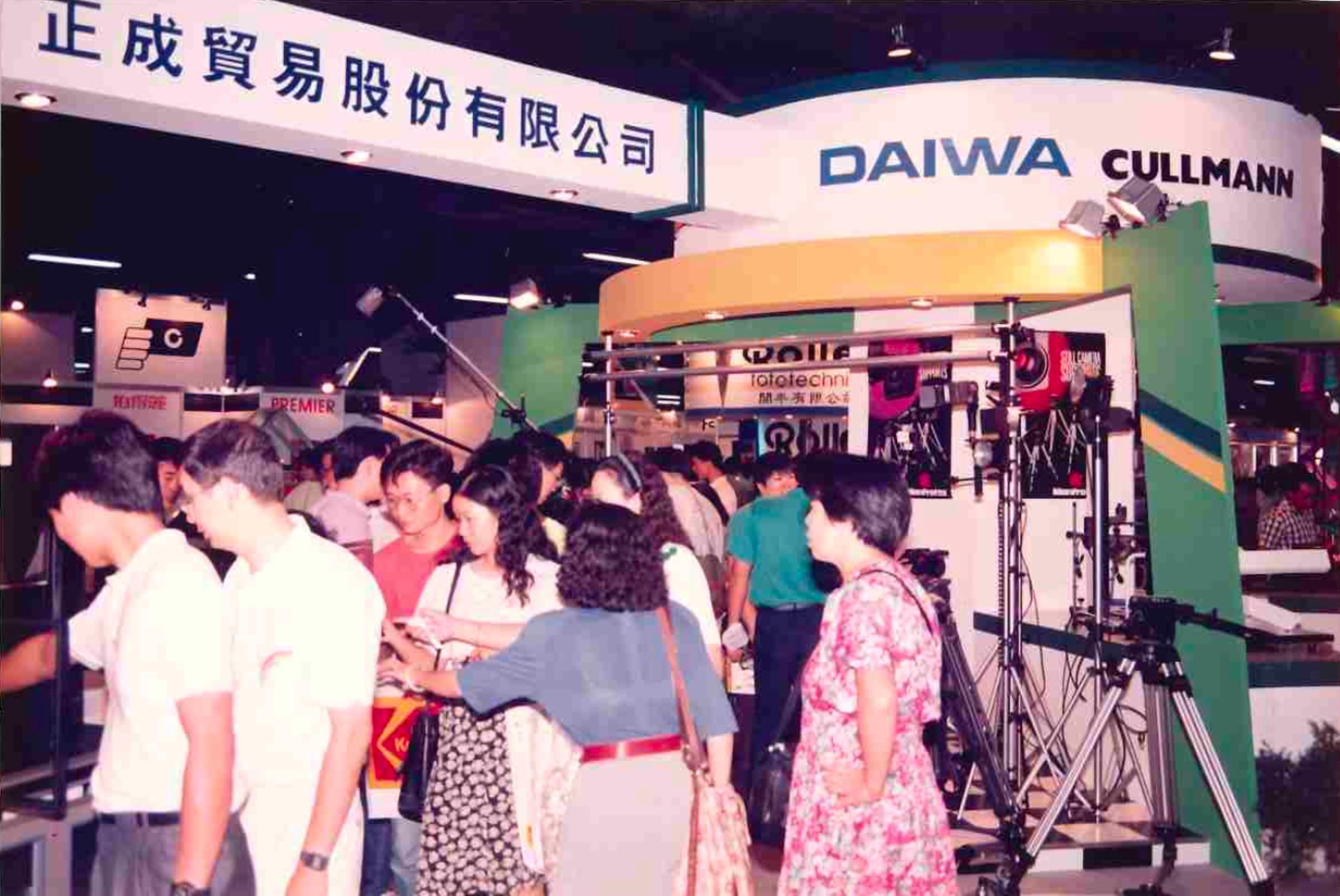 丘揚祖、陳怡璇接班後，積極參加國際大展拓代理產品線。（正成提供）