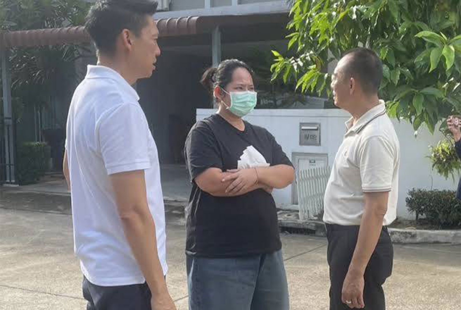 Golf姐涉嫌色誘多名高僧發生性關係,本人跟照片有落差。(翻攝自曼谷郵報)