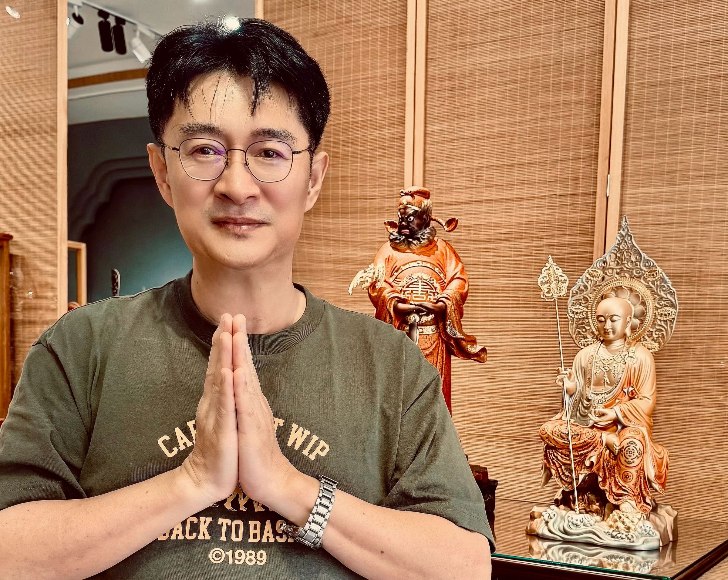 黃安過去時常開砲,今他自稱口業最不清靜,呼籲大家不要造口業。(翻攝自黃安微博)
