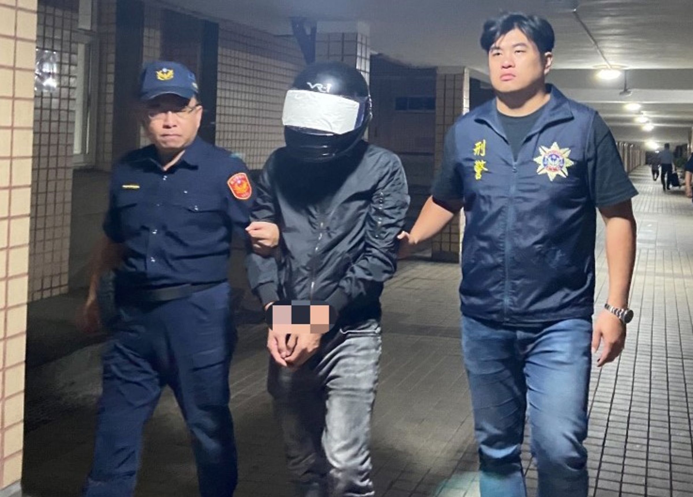 警方循線逮捕在台接貨人蘇男,訊後送往地檢偵辦,聲請羈押獲准。(航警局提供)