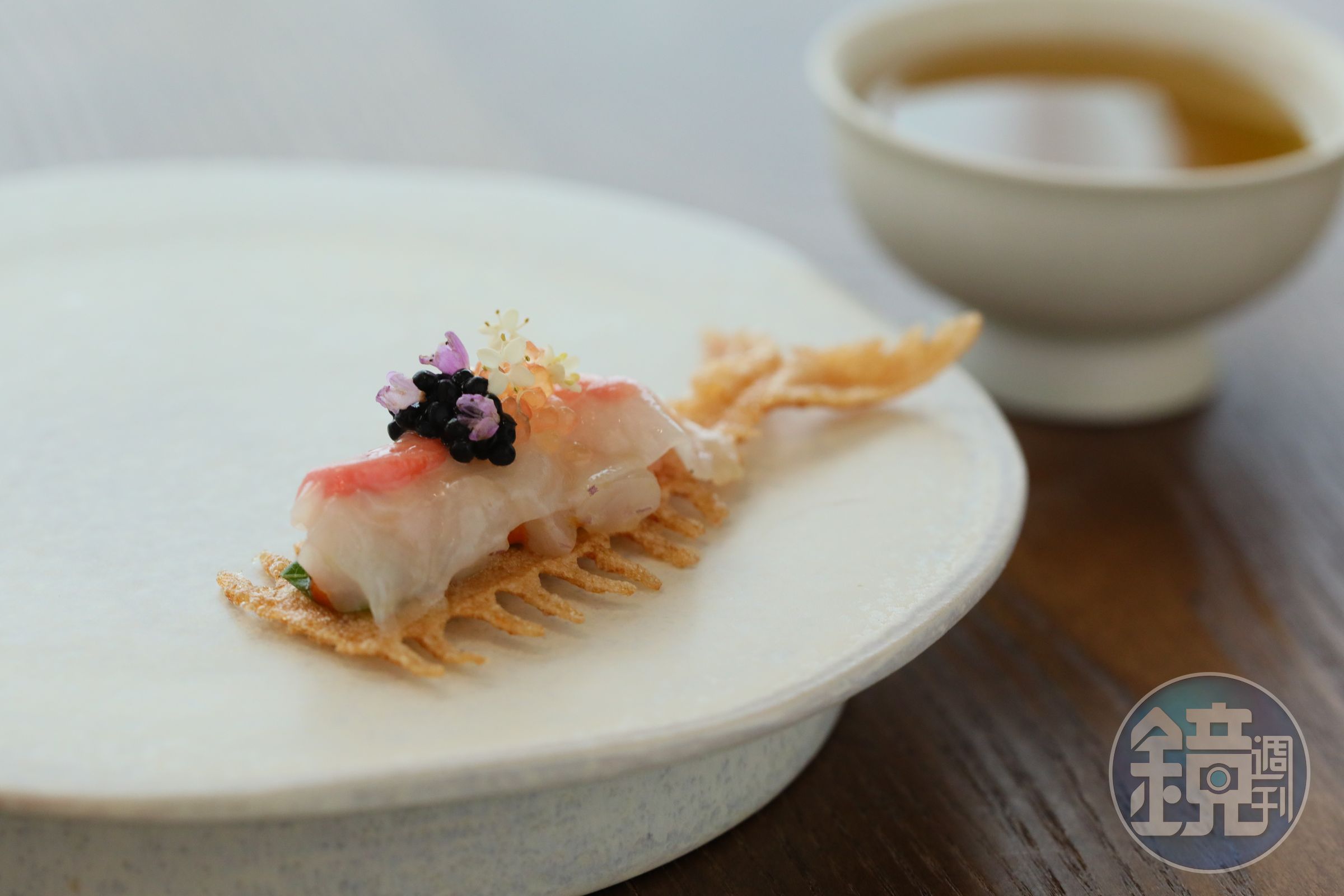 今年5月新開在屏東市的Fine Dining「旅頌Le Son」，第一道美形開胃菜出場就豔驚四座，味道也非常出色。