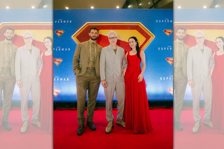 大衛科倫斯韋（左起）、導演詹姆斯岡恩、瑞秋布羅斯納安，出席馬尼拉紅毯宣傳活動。（華納兄弟提供）