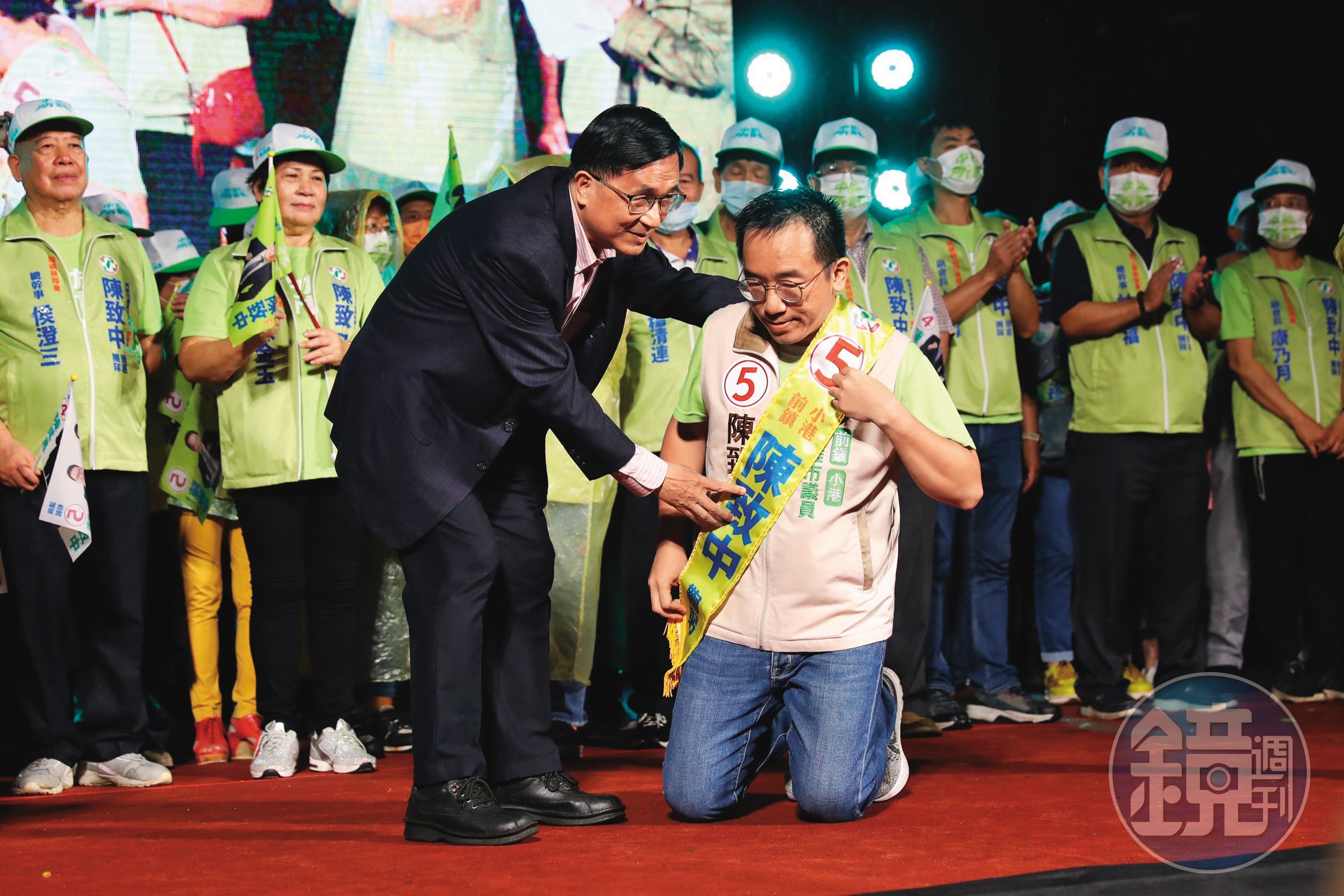 陳水扁（左）在長子陳致中（右）2022年參選高雄市議員時站台助選。