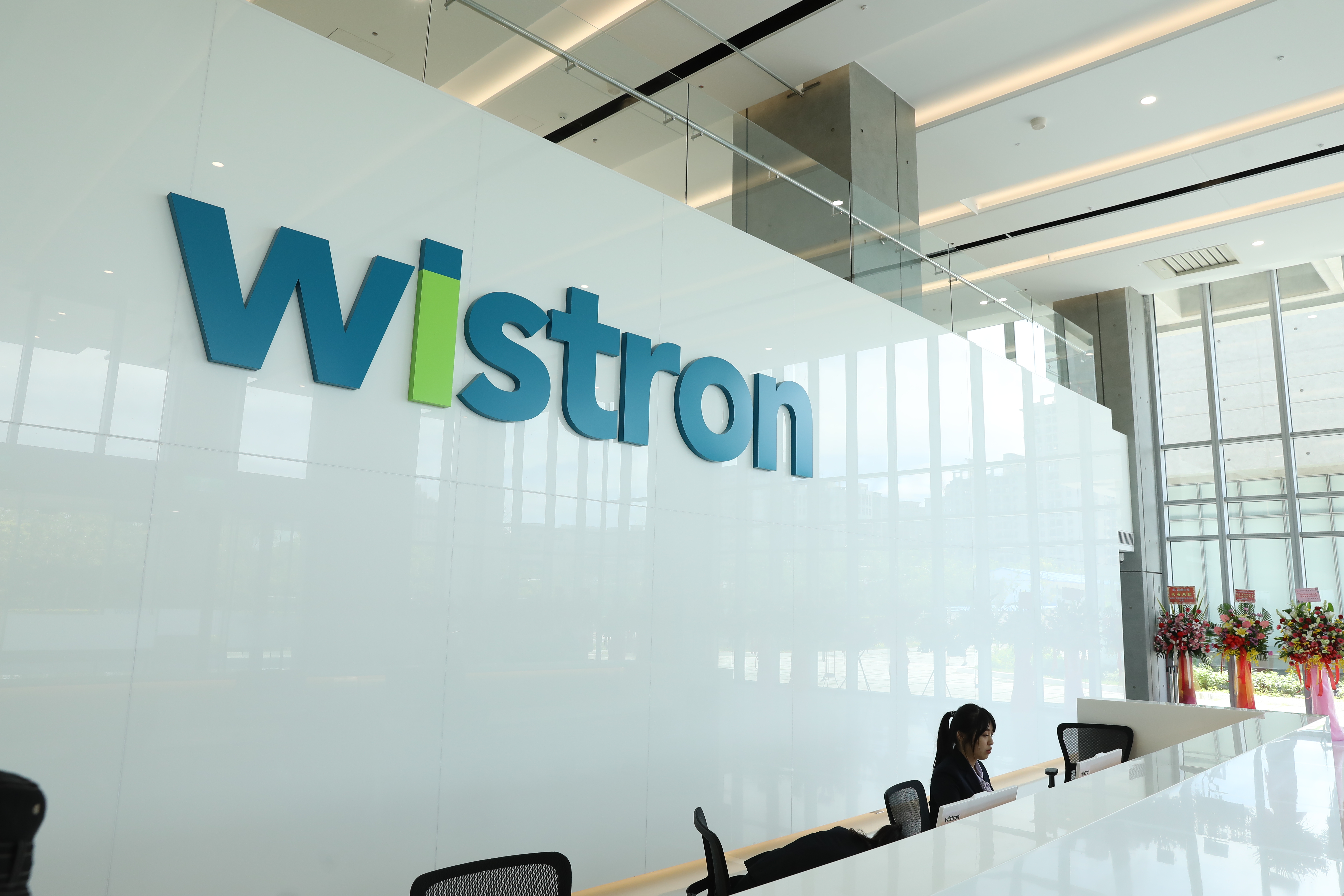 緯創、緯穎上（11）月營收，雙雙受惠於AI伺服器出貨暢旺寫下佳績。