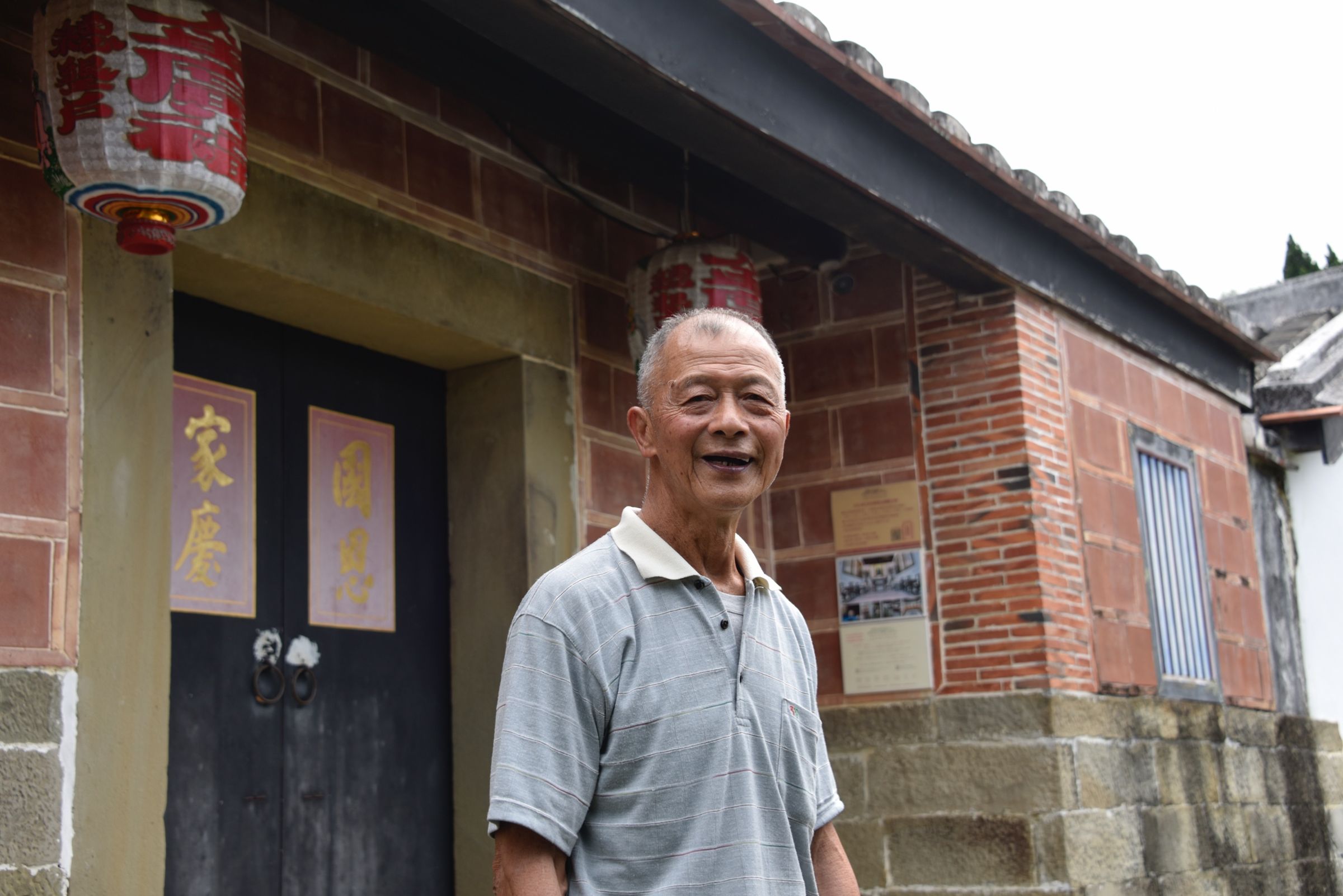 台灣土水修造技術（瓦作）的重要推手客家建築匠師傅明光。（客家委員會提供）