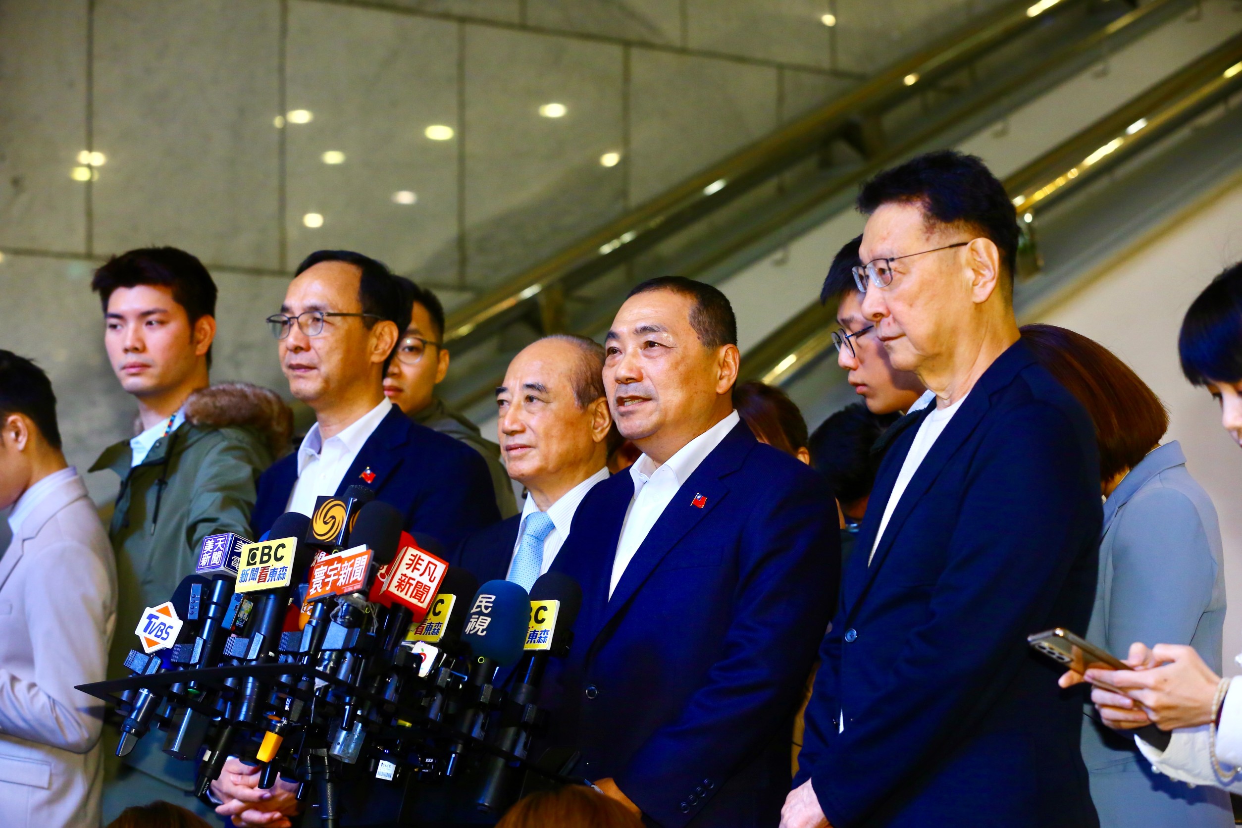 趙少康今日再度向郭台銘喊話「回來吧」，呼籲集中選票。