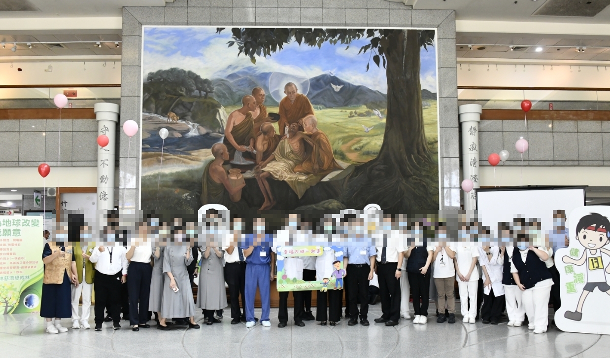 慈濟大林醫院內的壁畫經常是活動合影的背景，近日被爆出盜圖爭議，畫家的兒子也諷刺地呼籲歡迎大家去拍照打卡這幅「偷來的畫」。（翻攝自大林慈濟醫院臉書）