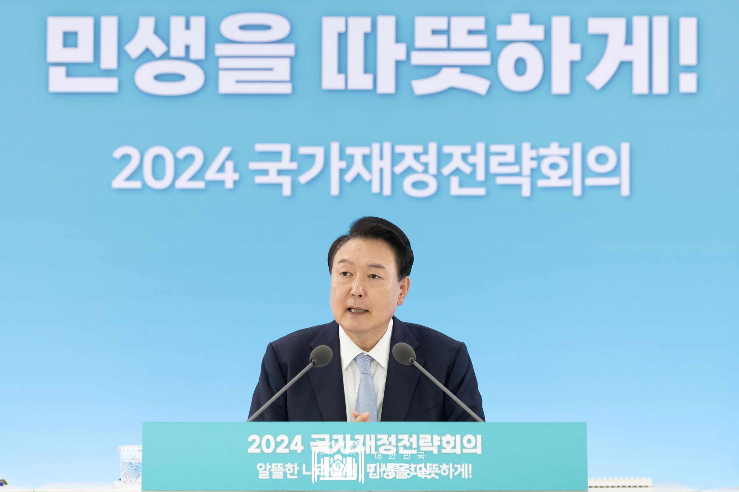尹錫悅指出,據物理探勘結果,慶尚北道浦項市迎日灣近海很有可能蘊藏著大量石油與天然氣。(翻攝自南韓總統府官網)