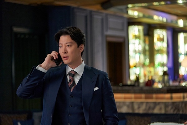 李東健低調帶著媽媽來台旅遊，卻在機場引起騷動。（Netflix提供）