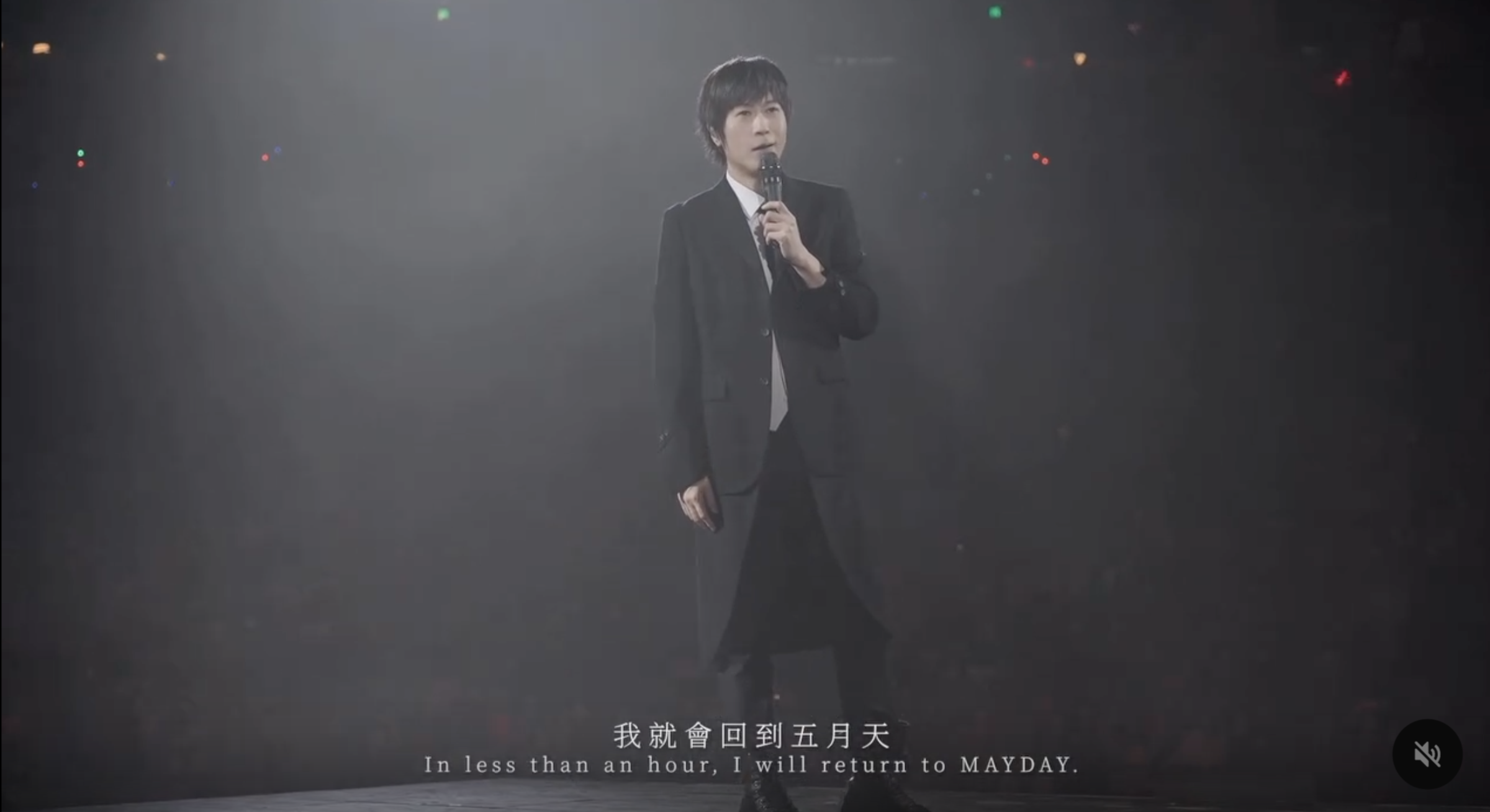 五月天阿信昨(22日)摔落舞台讓眾人擔心。(截圖自阿信Threads)